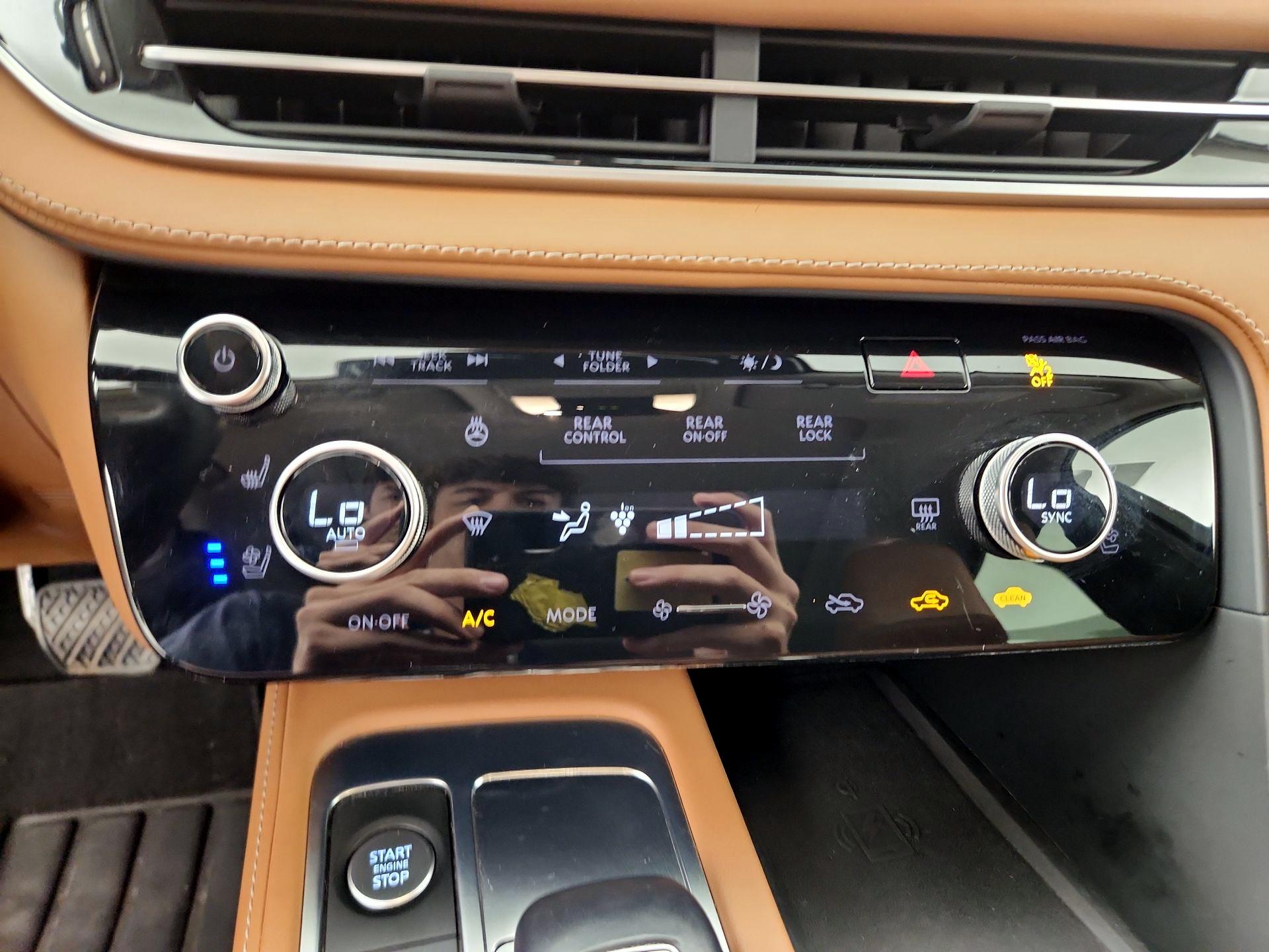Thumbnail: 2023 INFINITI QX60 - 16
