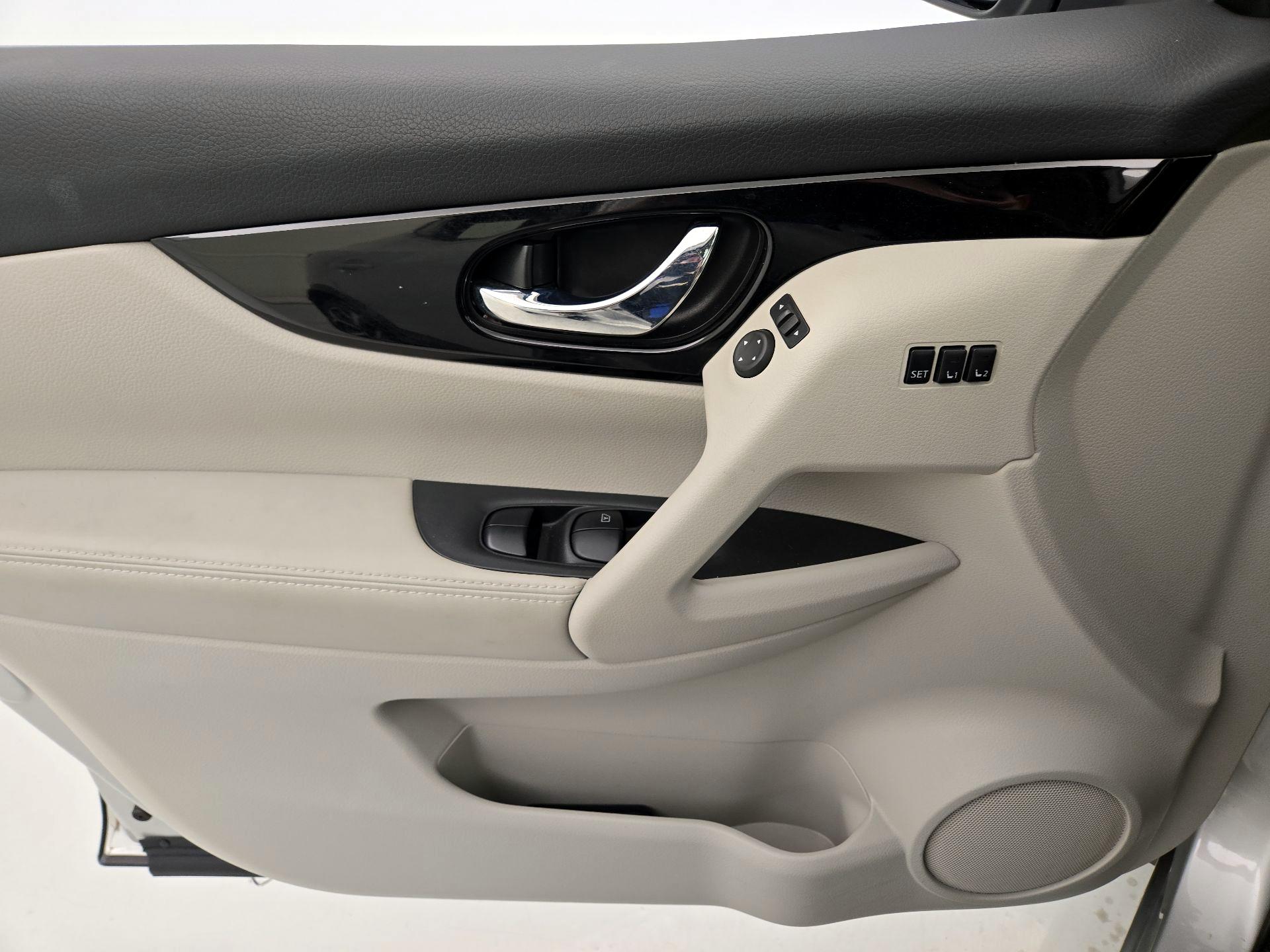 Thumbnail: 2022 Nissan Rogue Sport - 12
