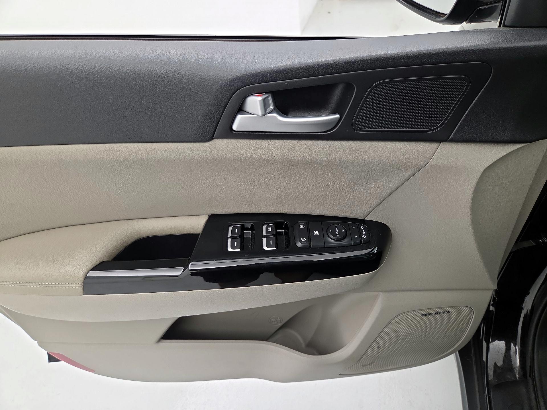 Thumbnail: 2020 Kia Sportage - 12