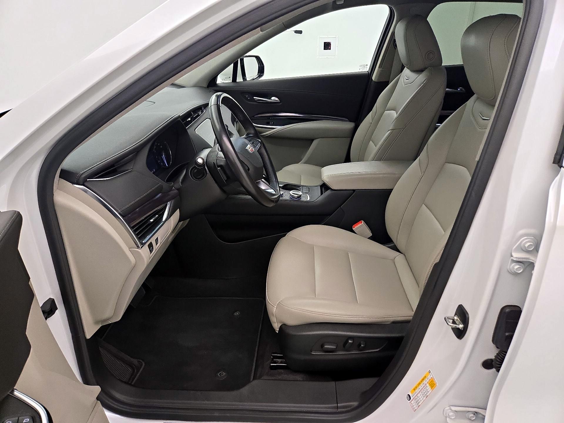 Thumbnail: 2022 Cadillac XT4 - 11