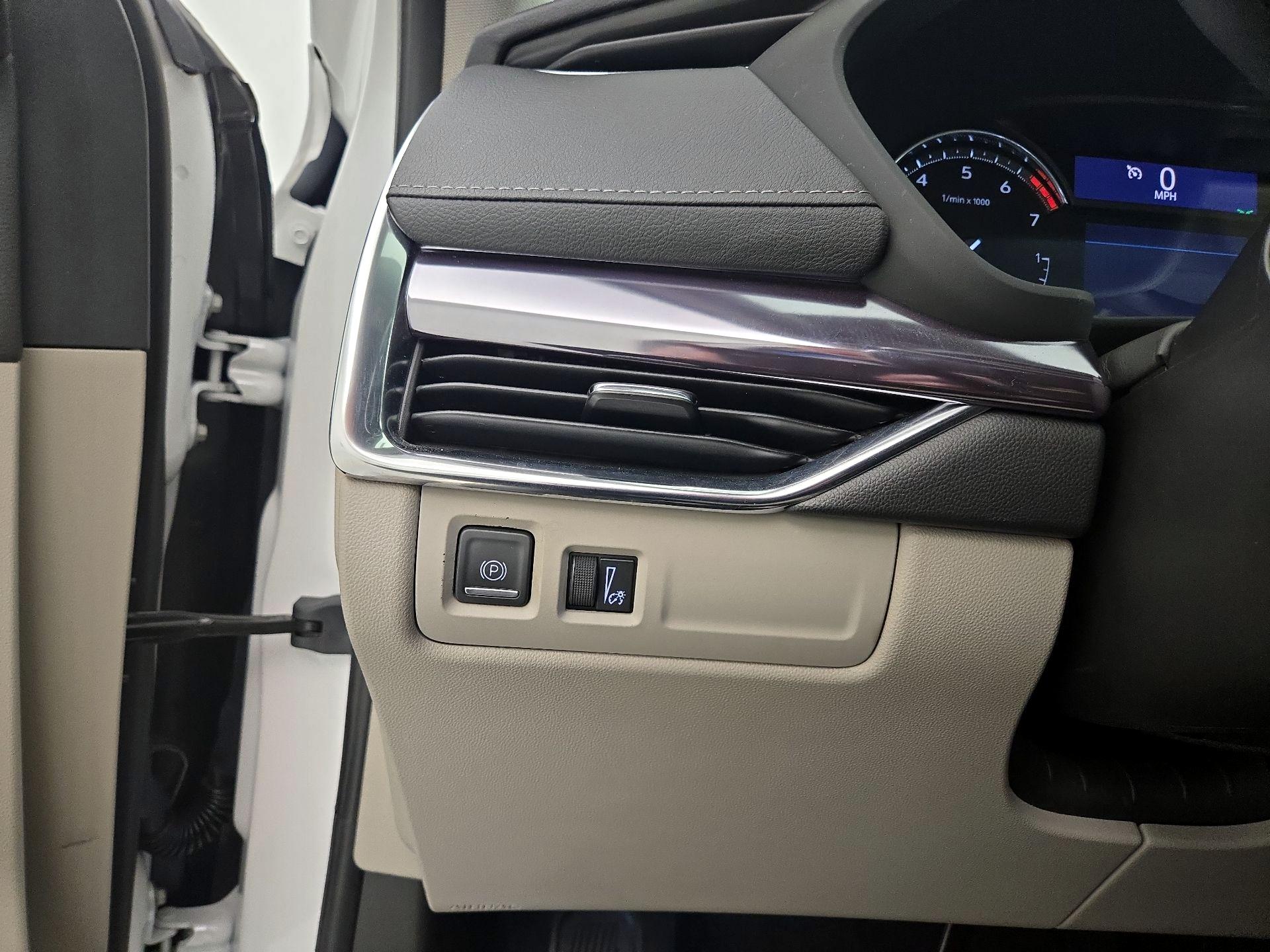 Thumbnail: 2022 Cadillac XT4 - 13