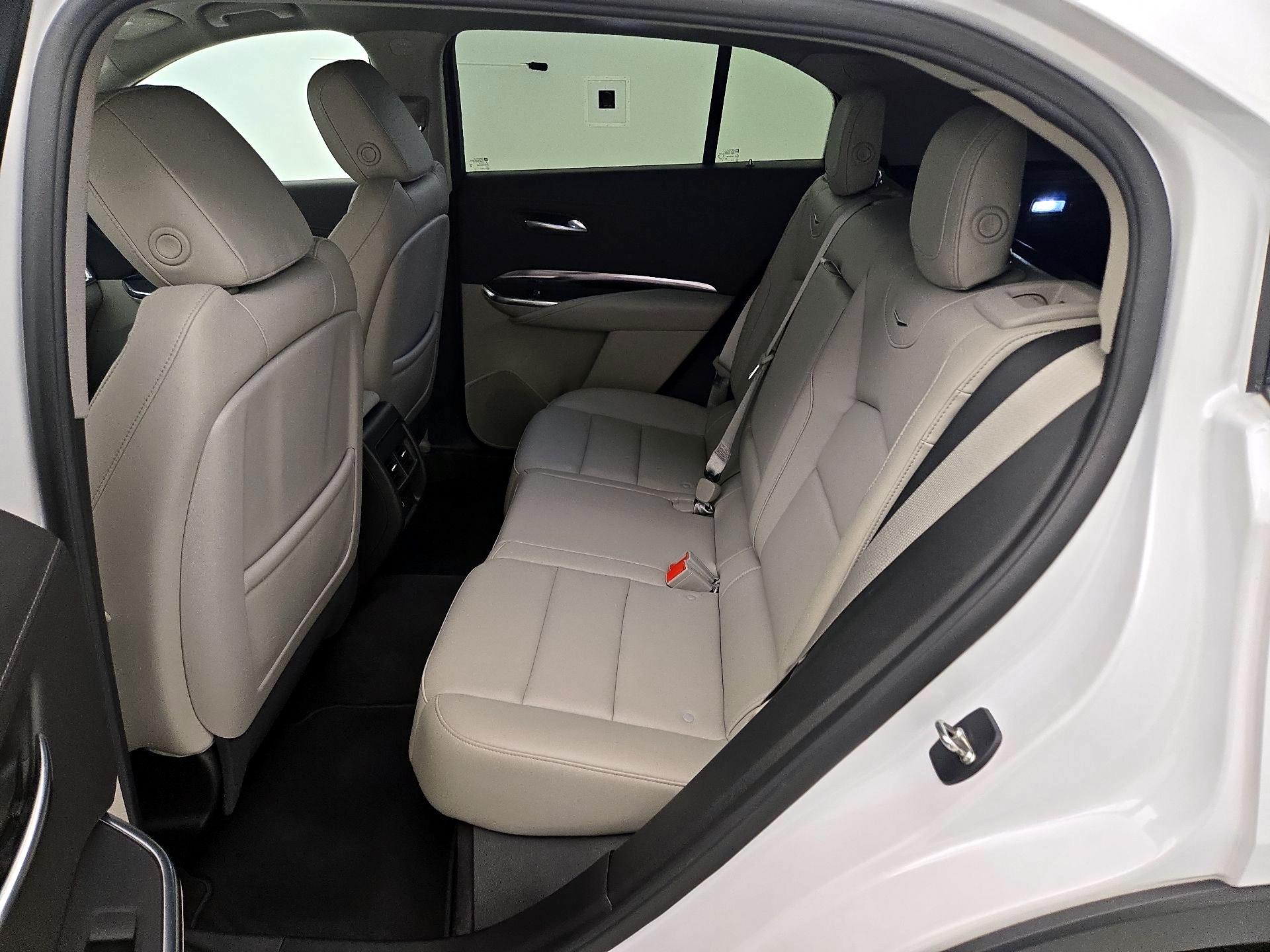 Thumbnail: 2022 Cadillac XT4 - 20