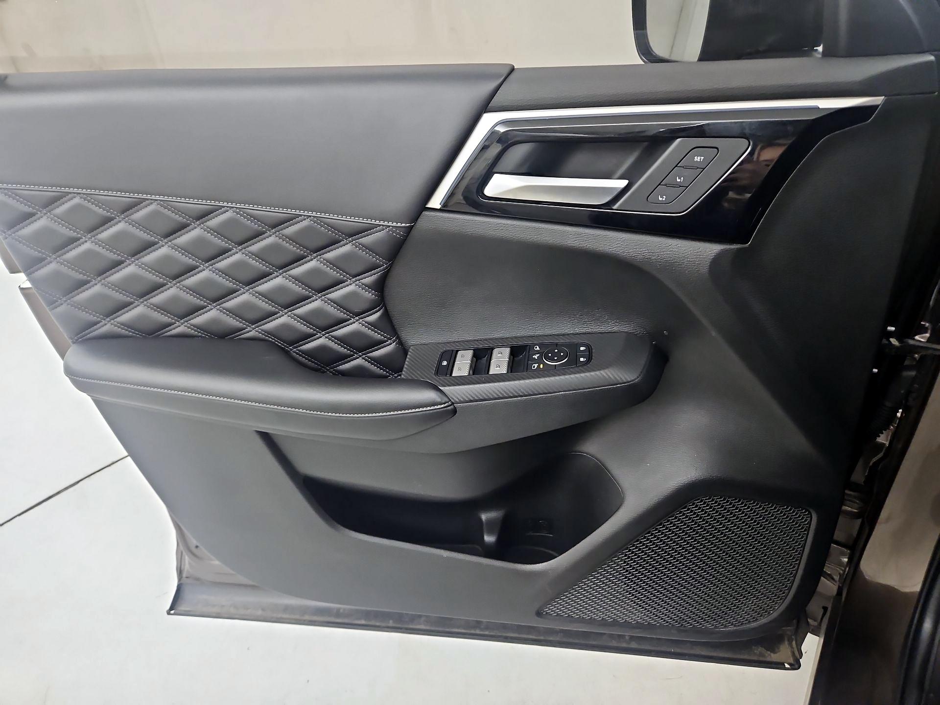 Thumbnail: 2024 Mitsubishi Outlander - 12