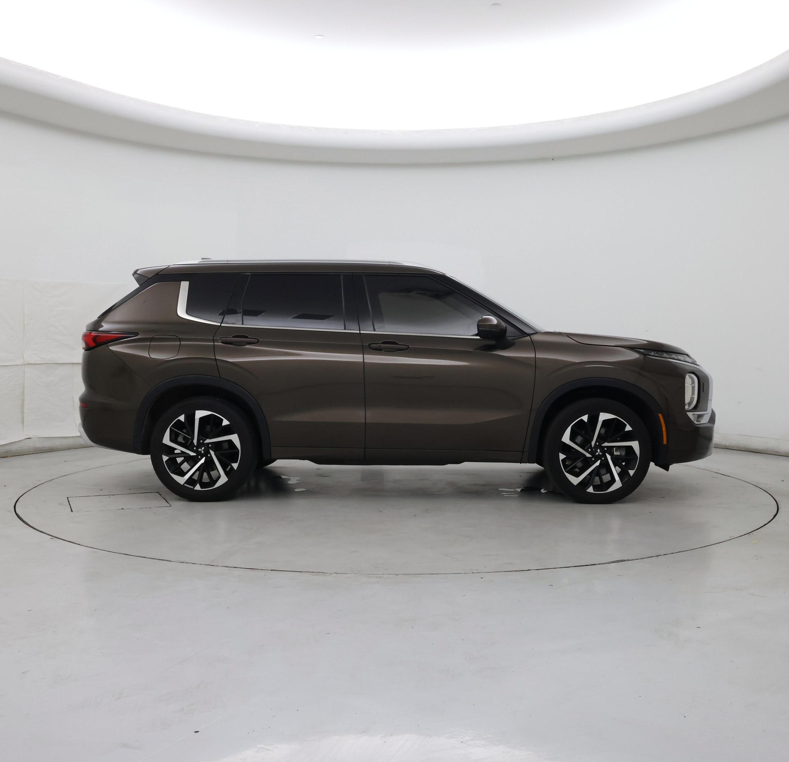 Thumbnail: 2024 Mitsubishi Outlander - 7