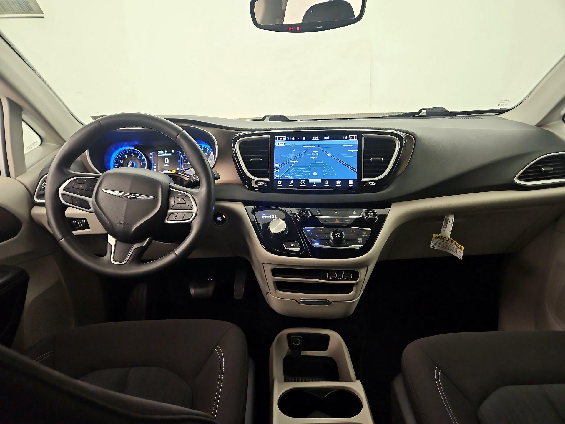 Thumbnail: 2022 Chrysler Voyager - 9