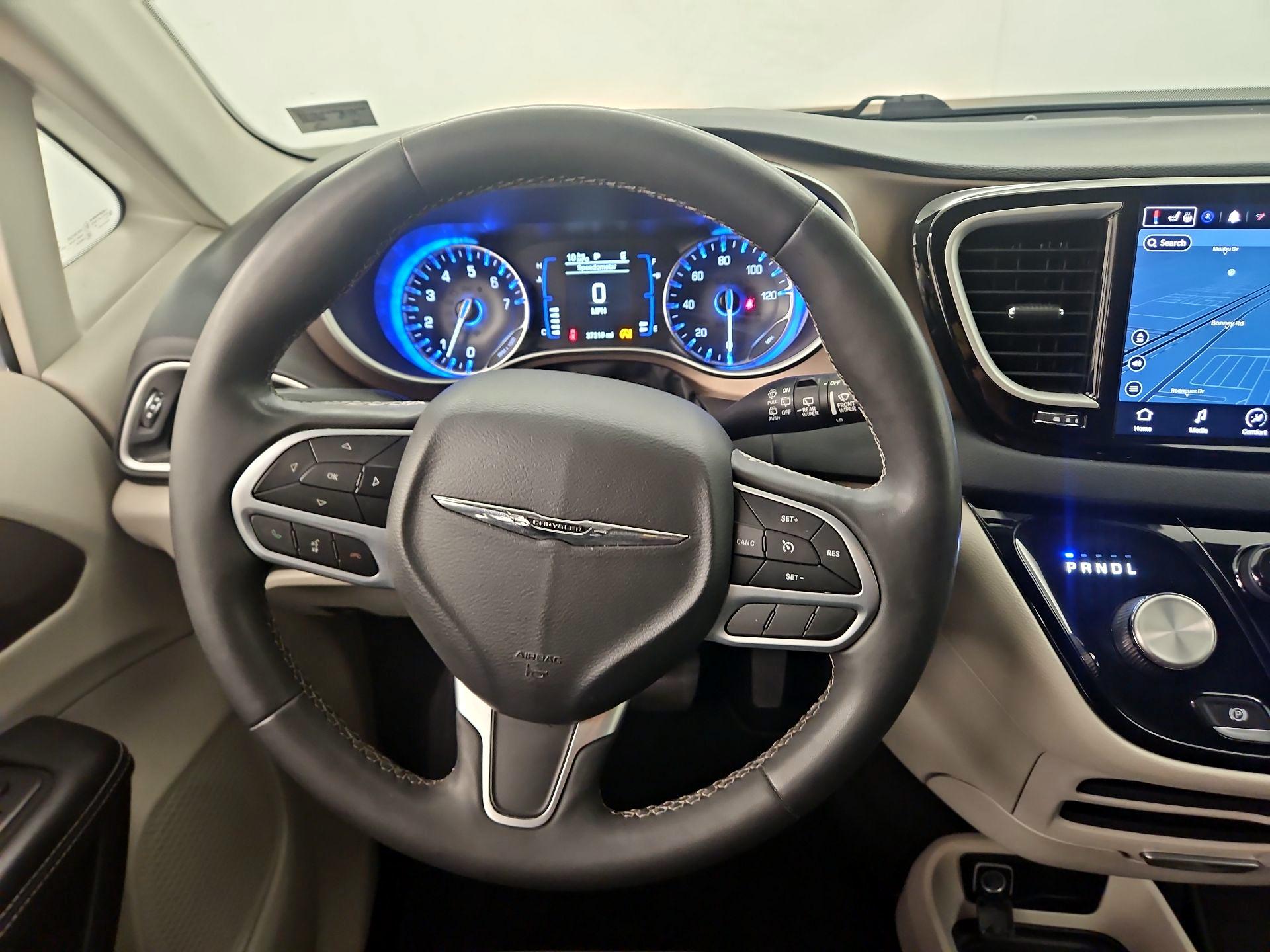 Thumbnail: 2022 Chrysler Voyager - 10