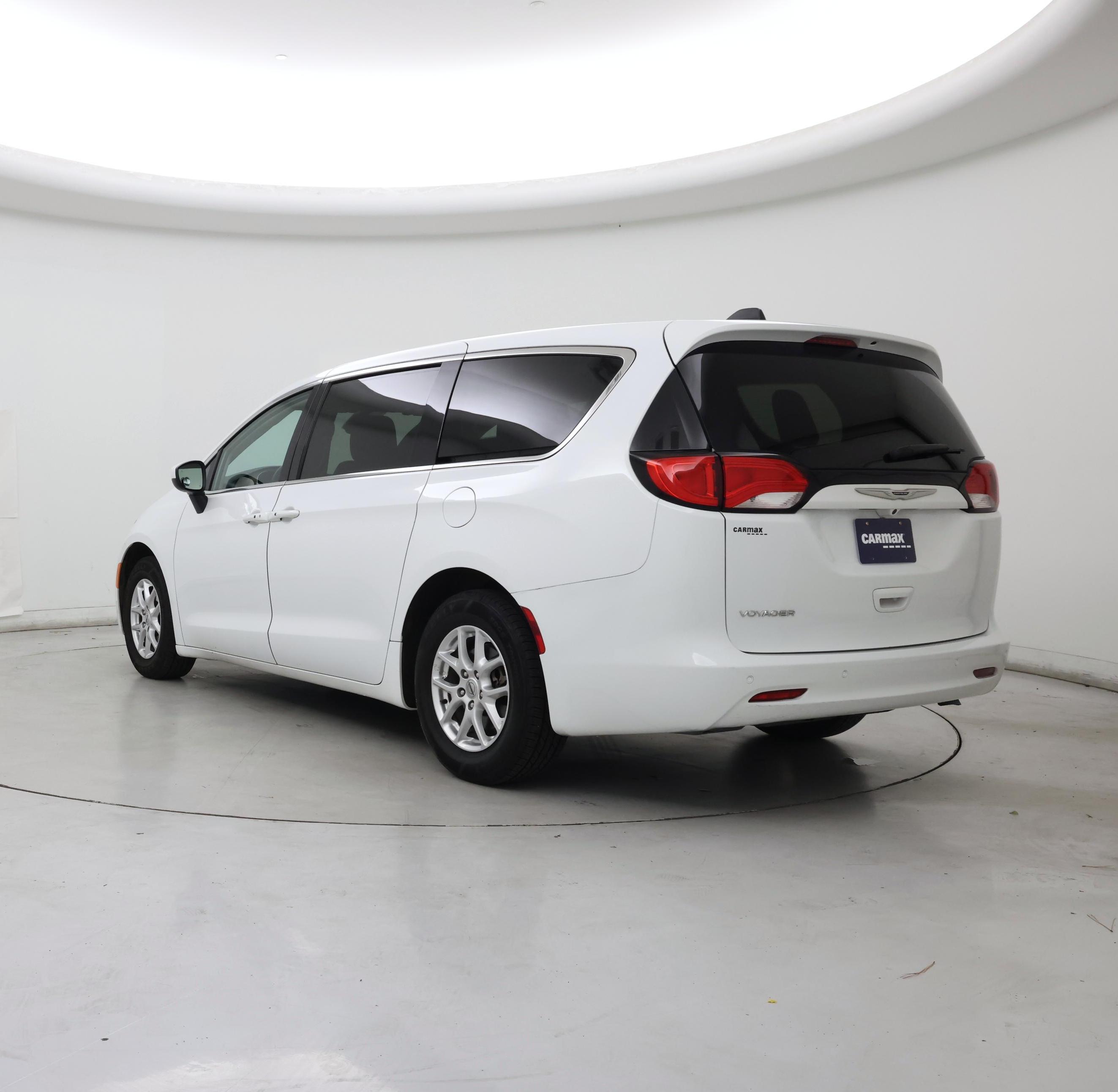Thumbnail: 2022 Chrysler Voyager - 2