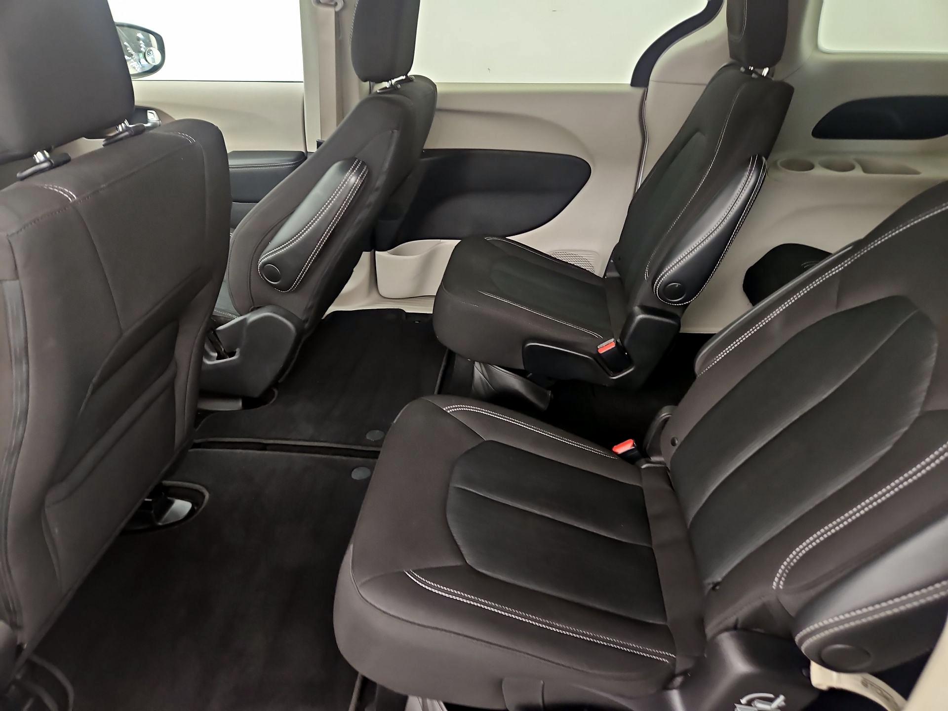 Thumbnail: 2022 Chrysler Voyager - 20