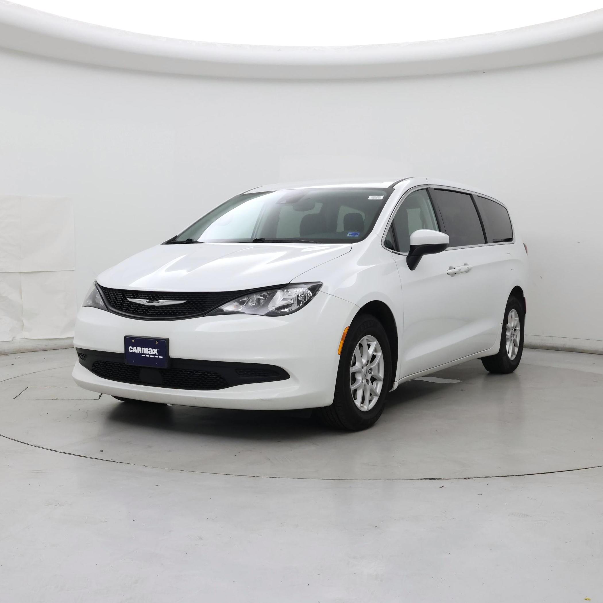 Thumbnail: 2022 Chrysler Voyager - 4