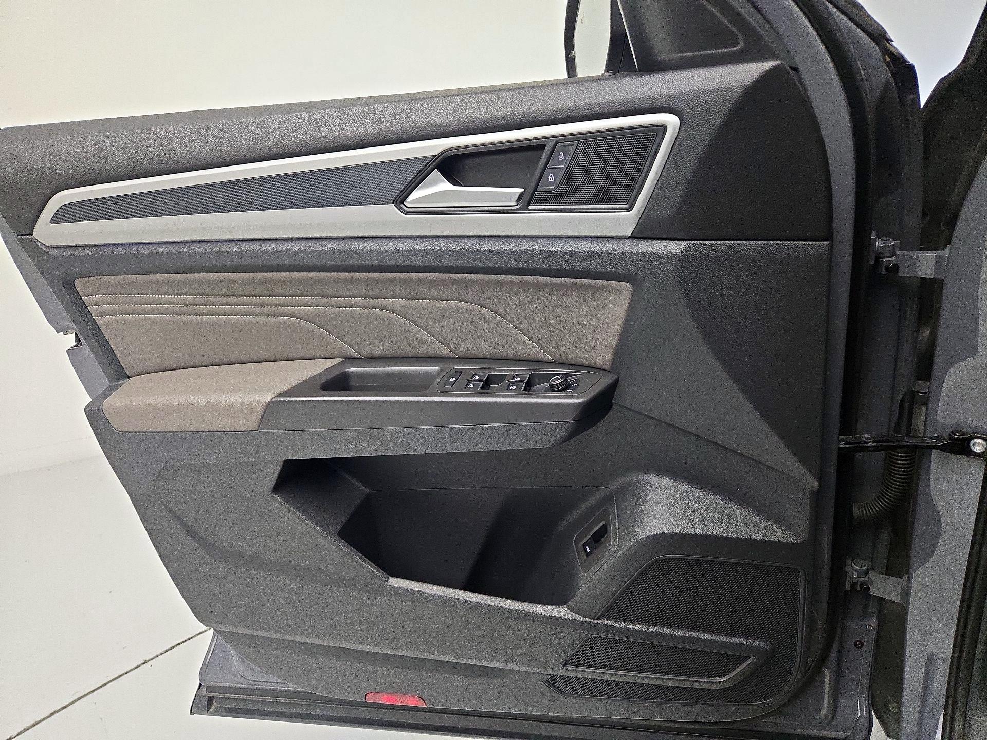 Thumbnail: 2023 Volkswagen Atlas - 12