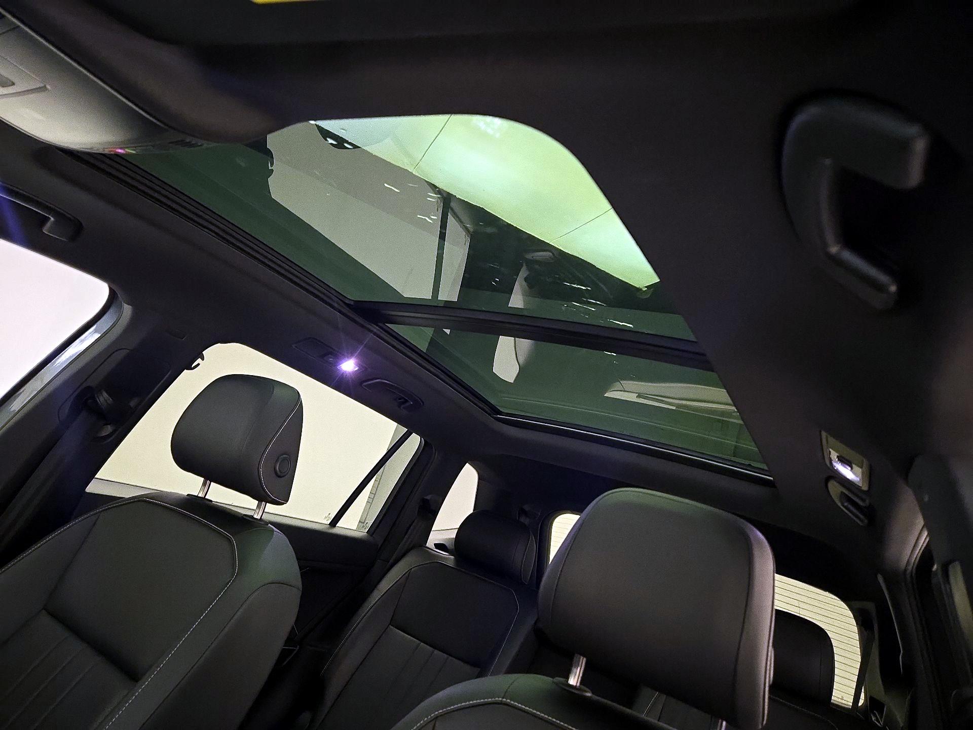 Thumbnail: 2023 Volkswagen Tiguan - 19