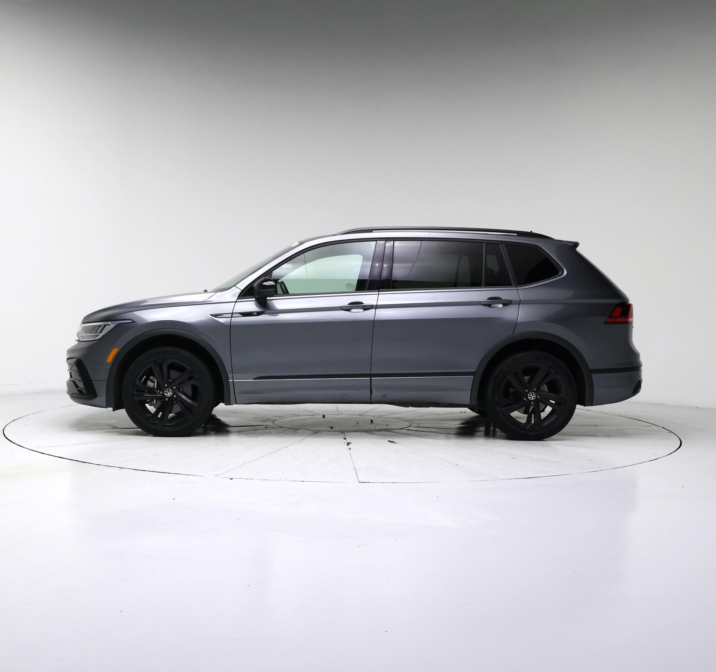 Thumbnail: 2023 Volkswagen Tiguan - 3