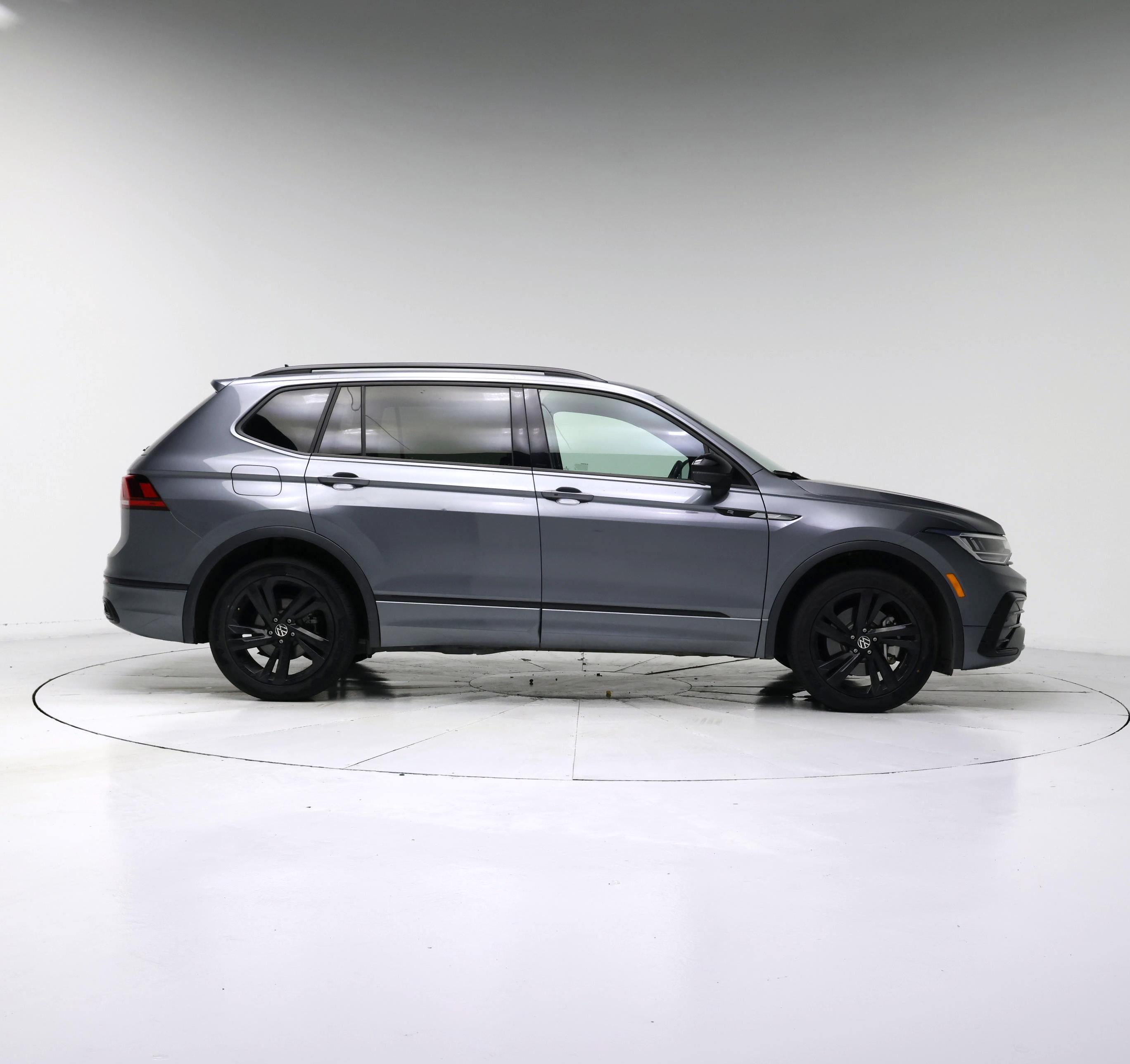 Thumbnail: 2023 Volkswagen Tiguan - 7