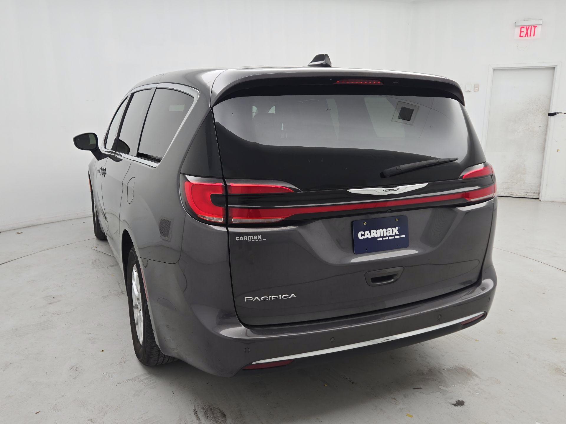 Thumbnail: 2023 Chrysler Pacifica - 7