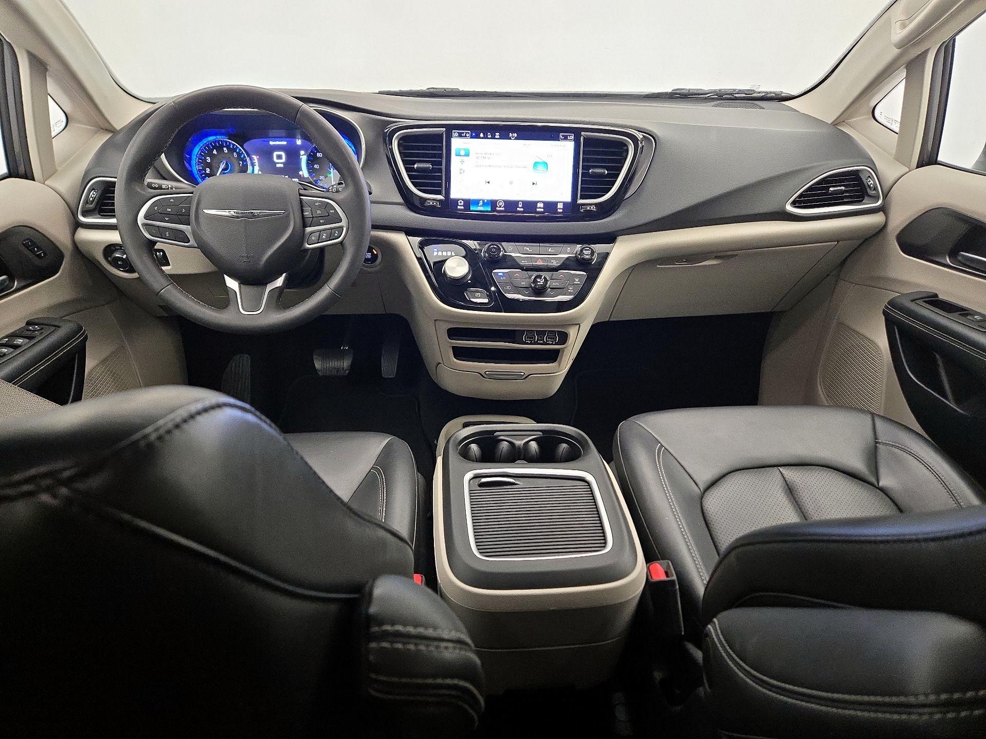 Thumbnail: 2023 Chrysler Pacifica - 8
