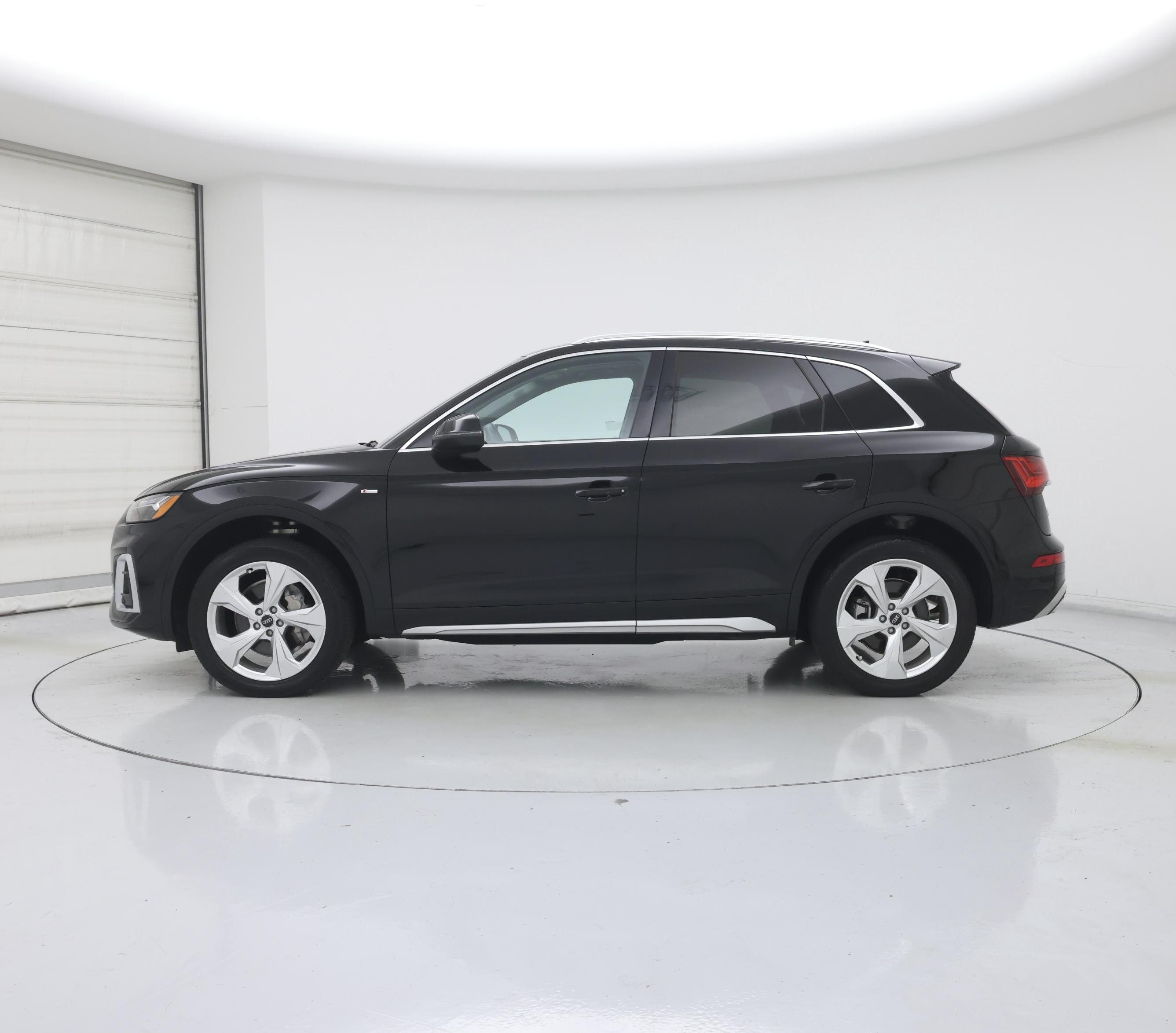 Thumbnail: 2023 Audi Q5 - 3