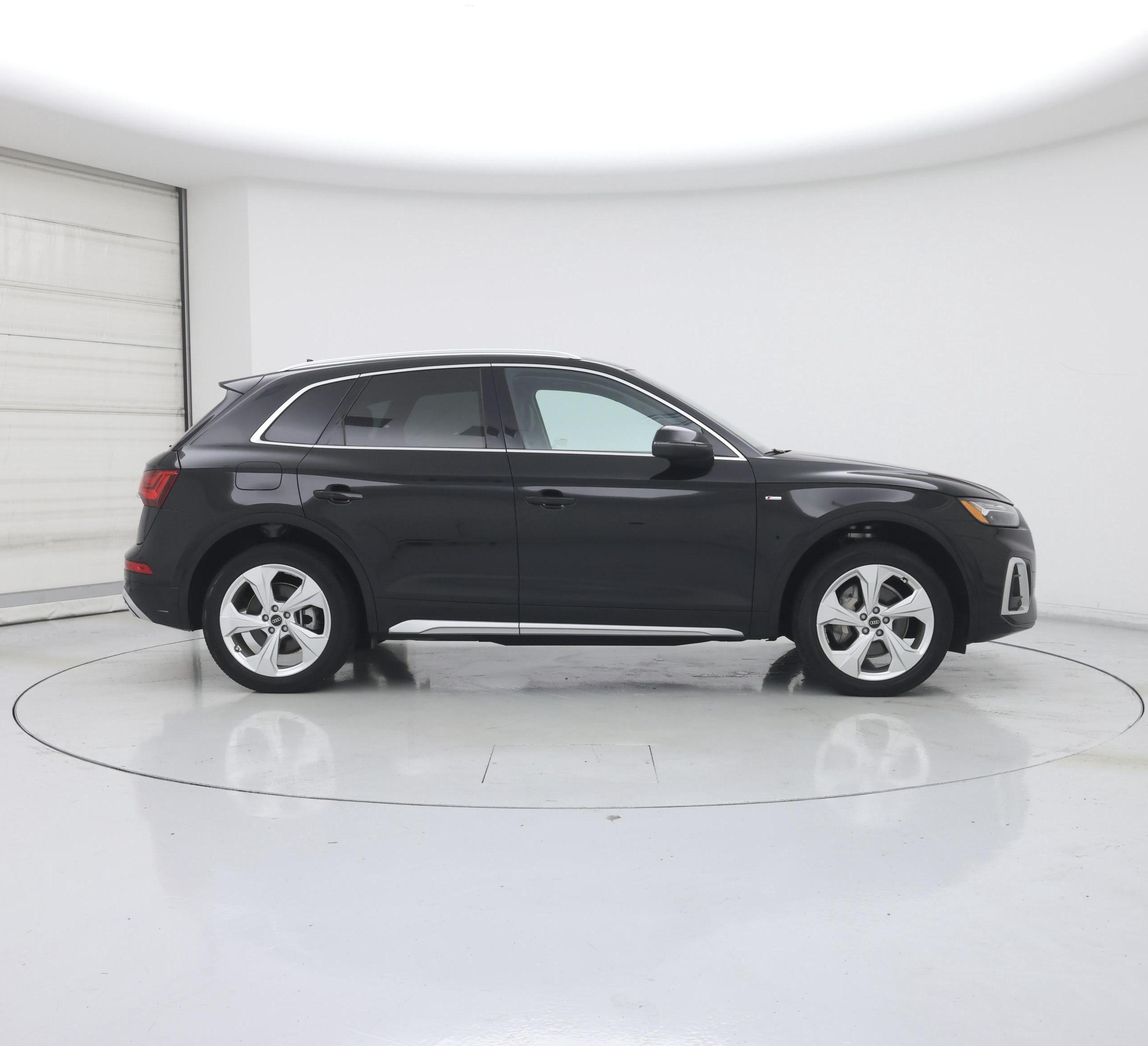 Thumbnail: 2023 Audi Q5 - 7