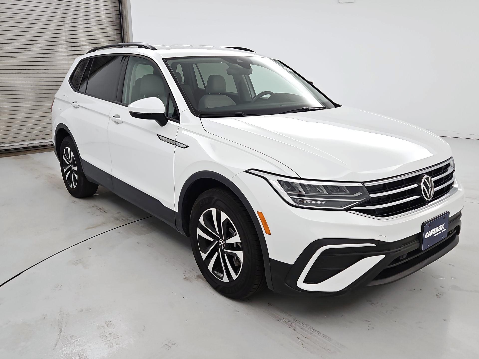 Thumbnail: 2023 Volkswagen Tiguan - 1