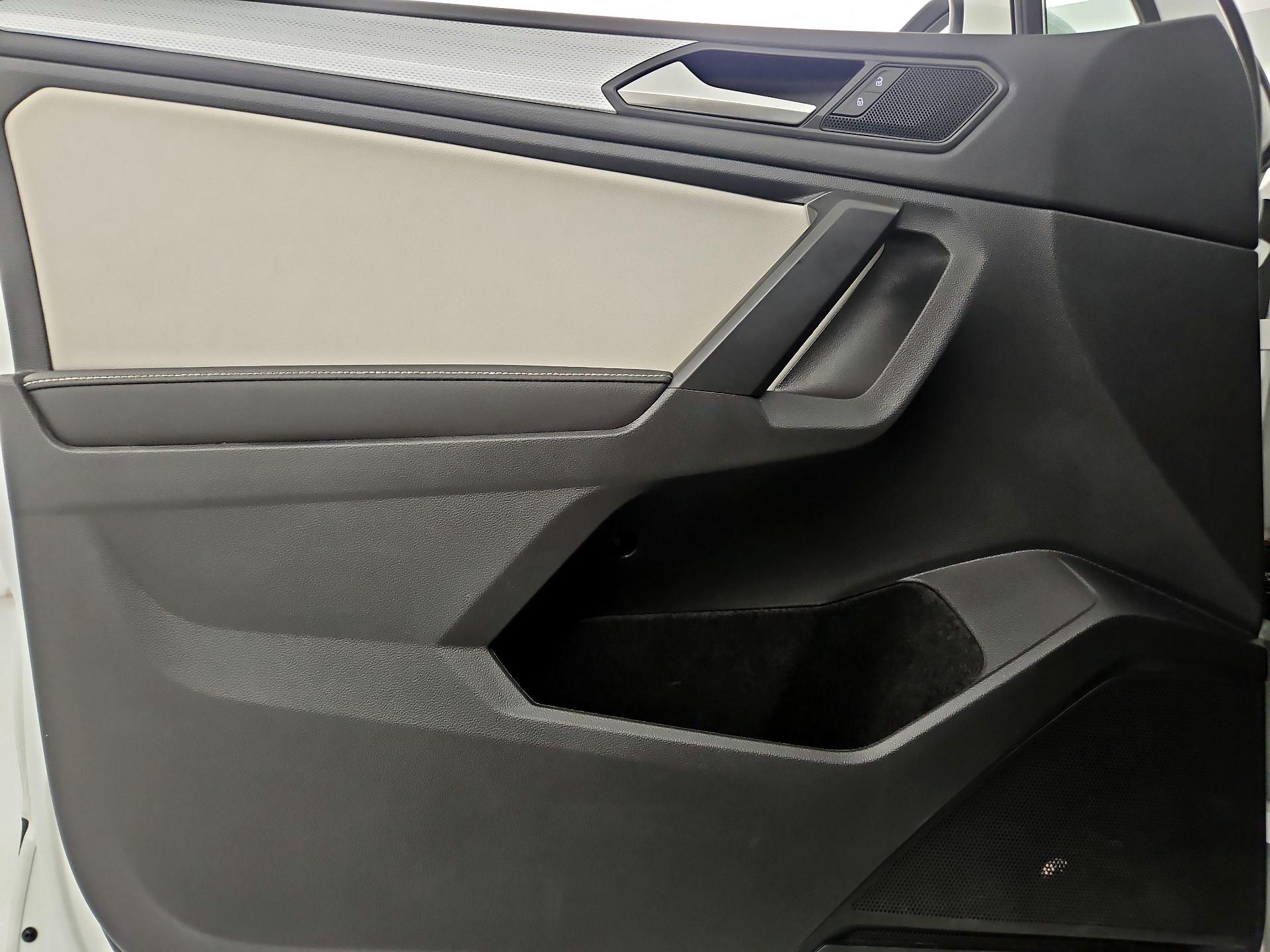 Thumbnail: 2023 Volkswagen Tiguan - 10