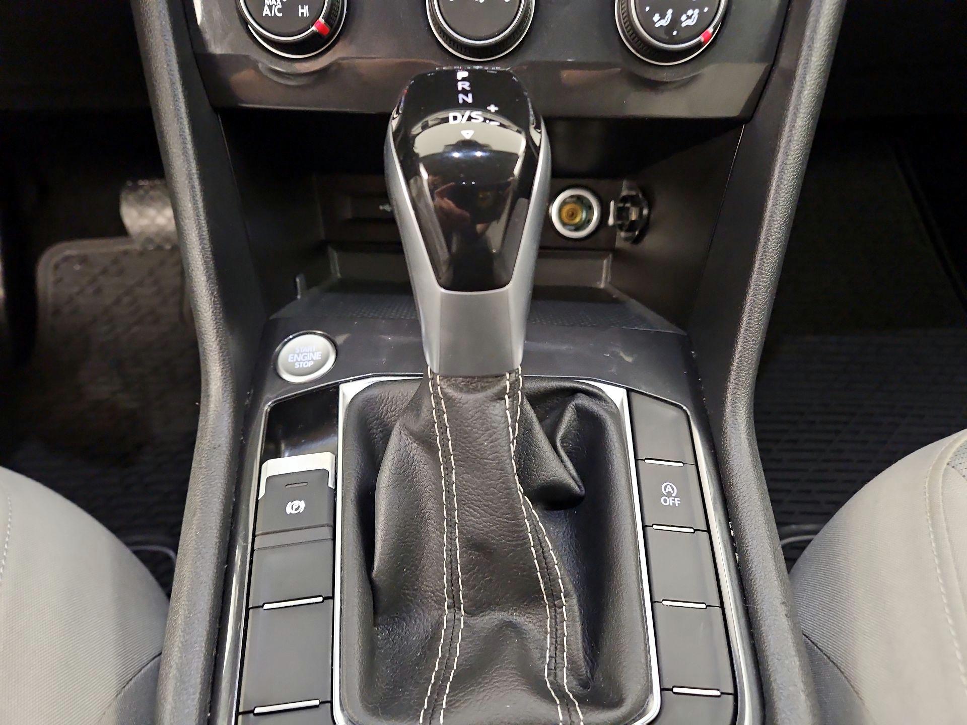 Thumbnail: 2023 Volkswagen Tiguan - 15