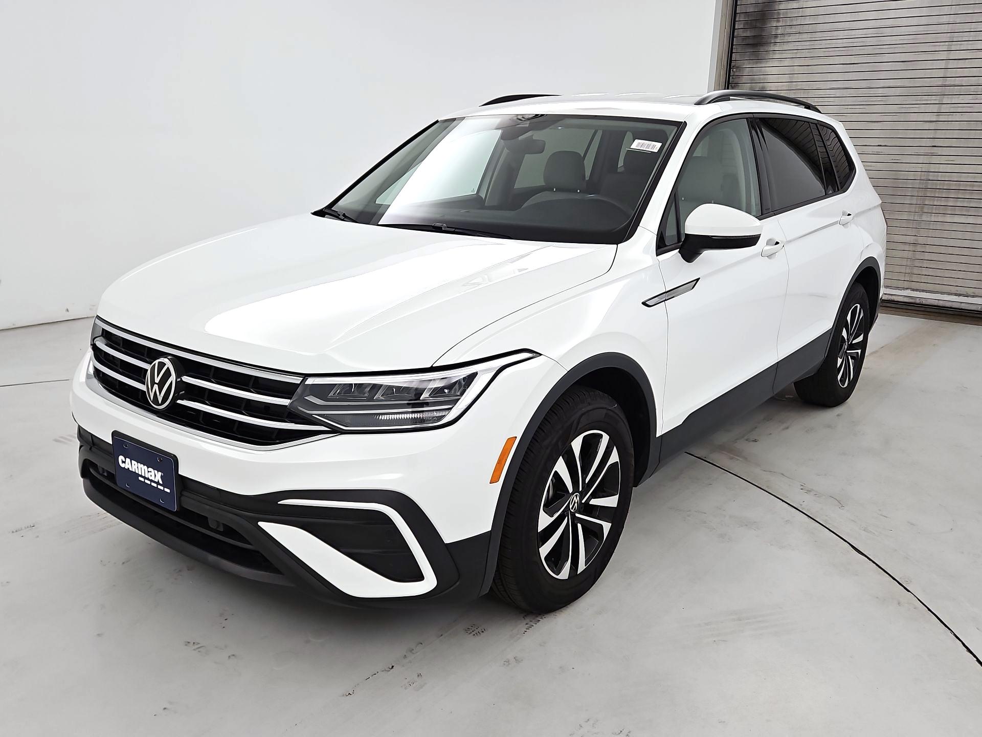 Thumbnail: 2023 Volkswagen Tiguan - 3