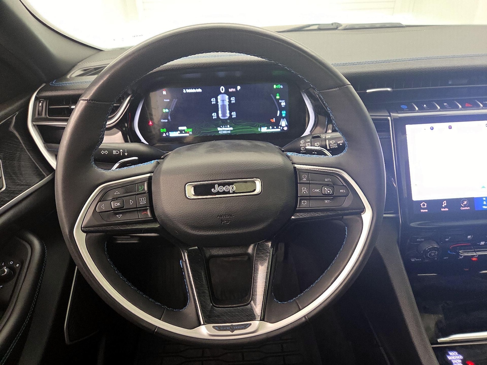 2023 Jeep Grand Cherokee Trailhawk 4xe - Photo 11