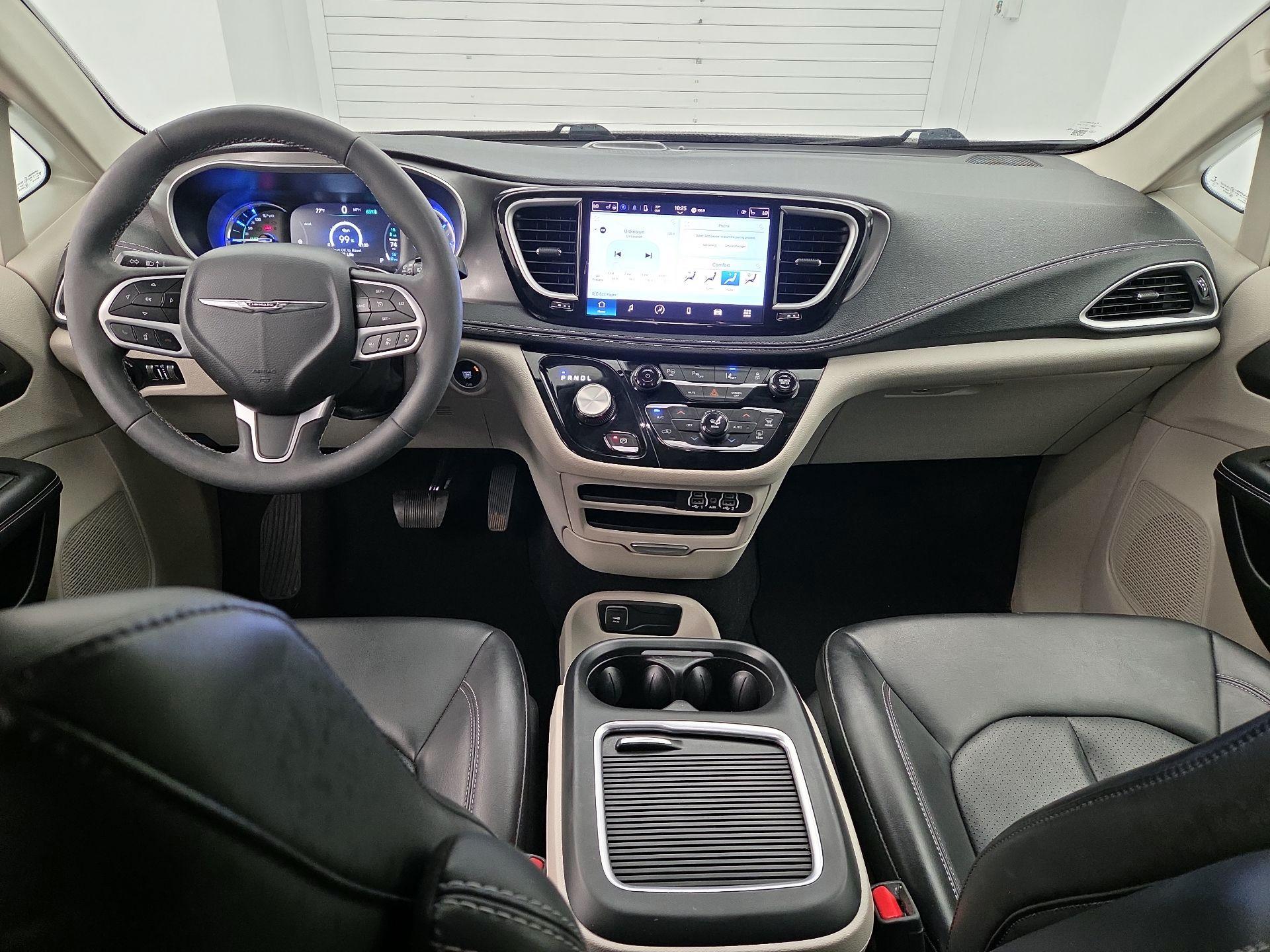Thumbnail: 2023 Chrysler Pacifica - 9
