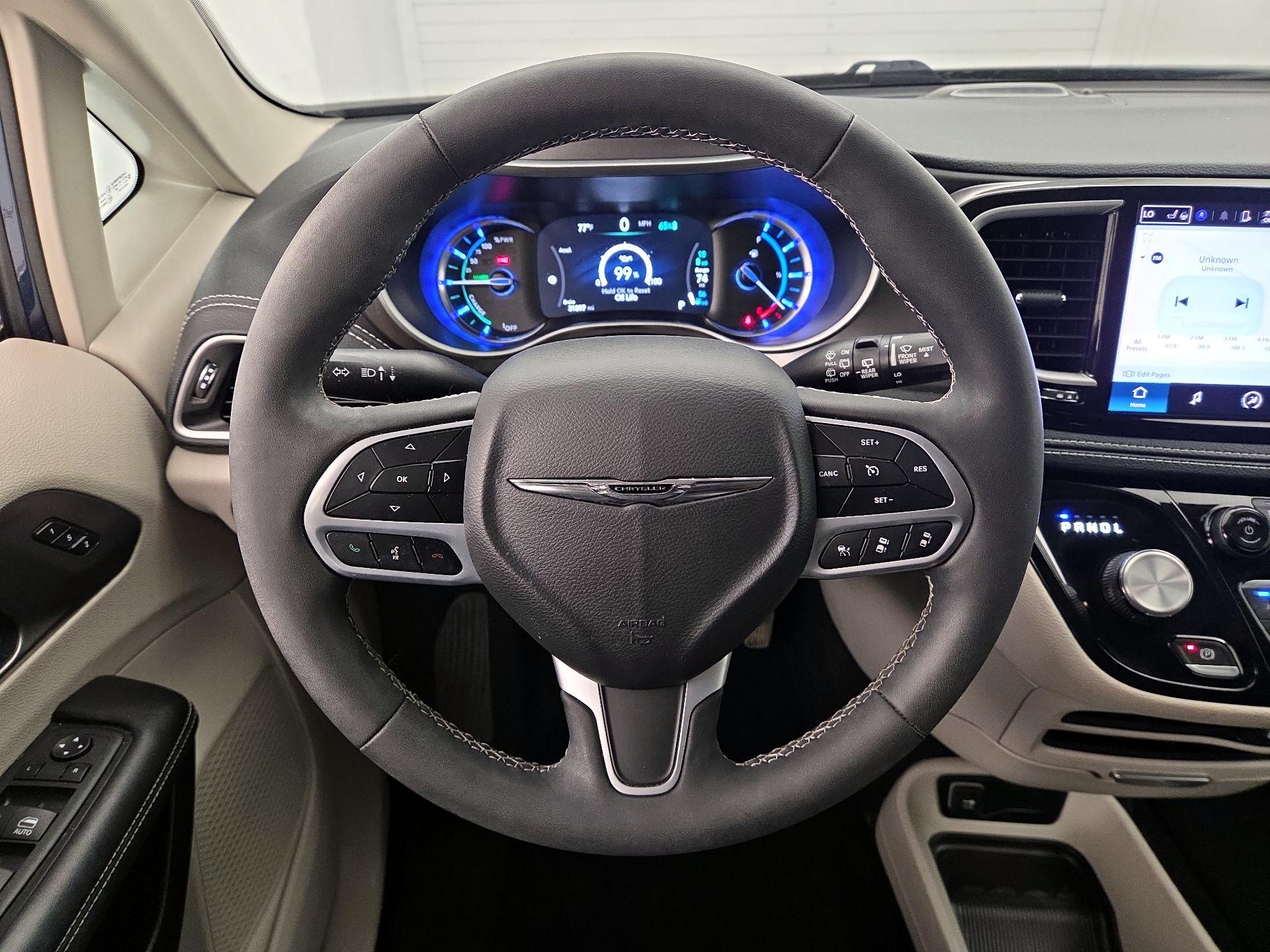 Thumbnail: 2023 Chrysler Pacifica - 10