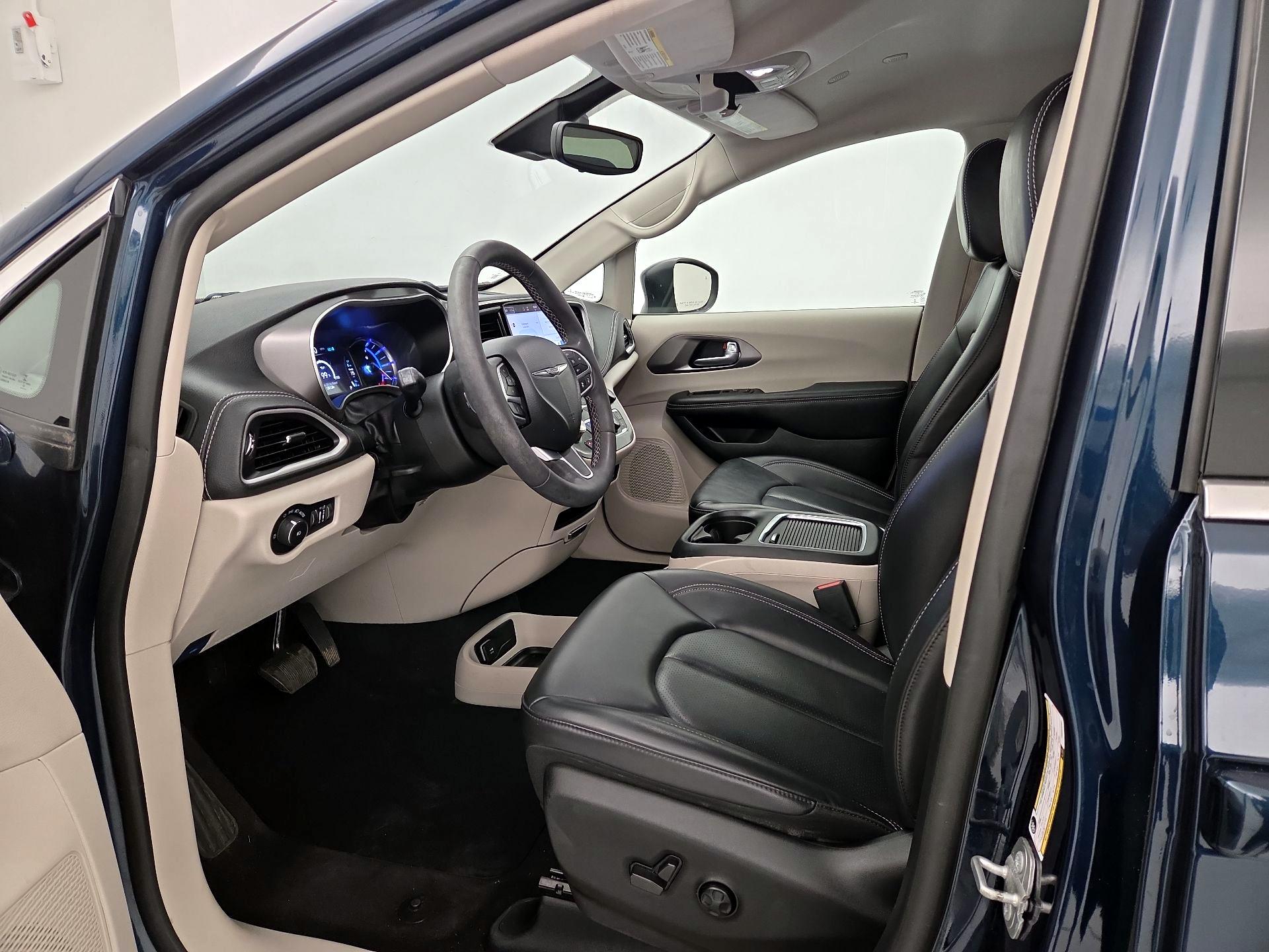 Thumbnail: 2023 Chrysler Pacifica - 11