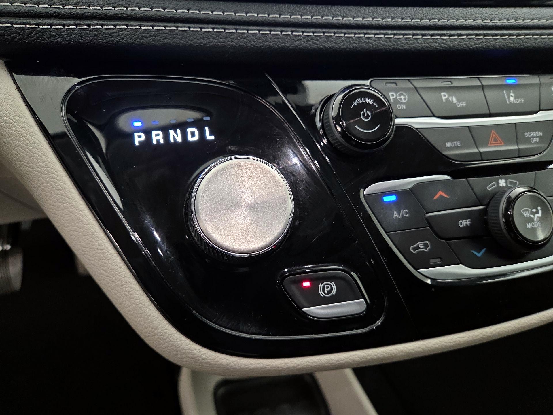 Thumbnail: 2023 Chrysler Pacifica - 17