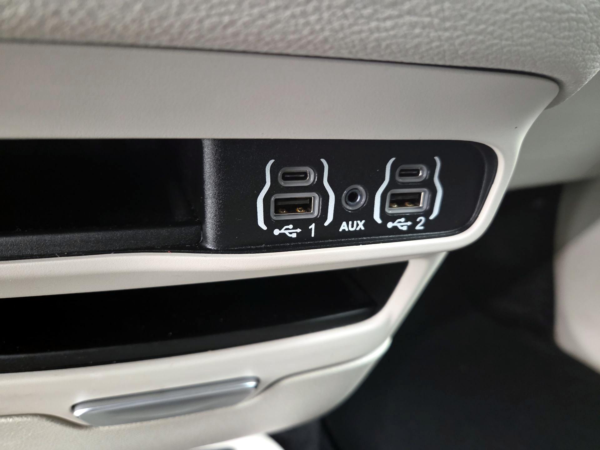 Thumbnail: 2023 Chrysler Pacifica - 18