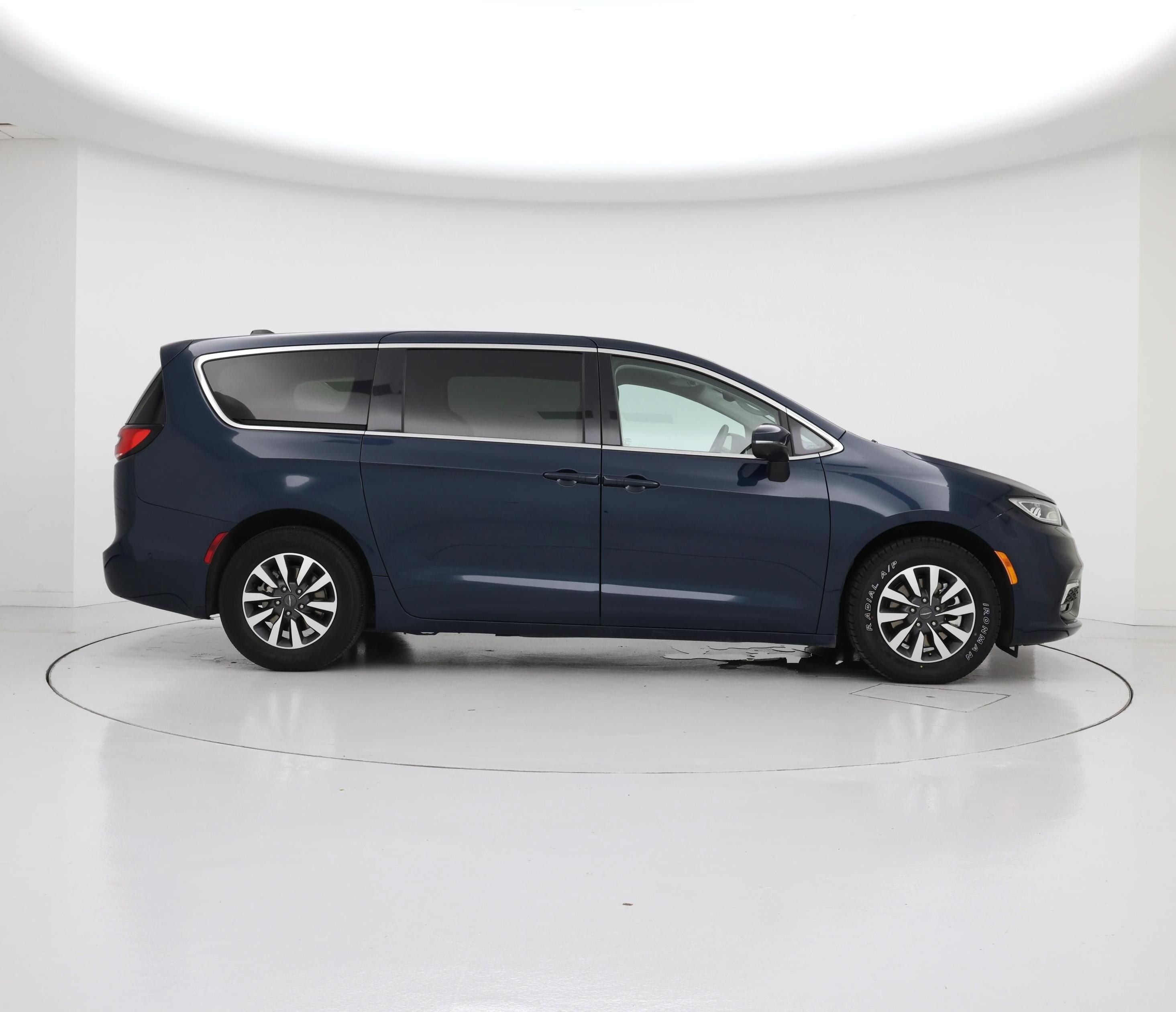 Thumbnail: 2023 Chrysler Pacifica - 7