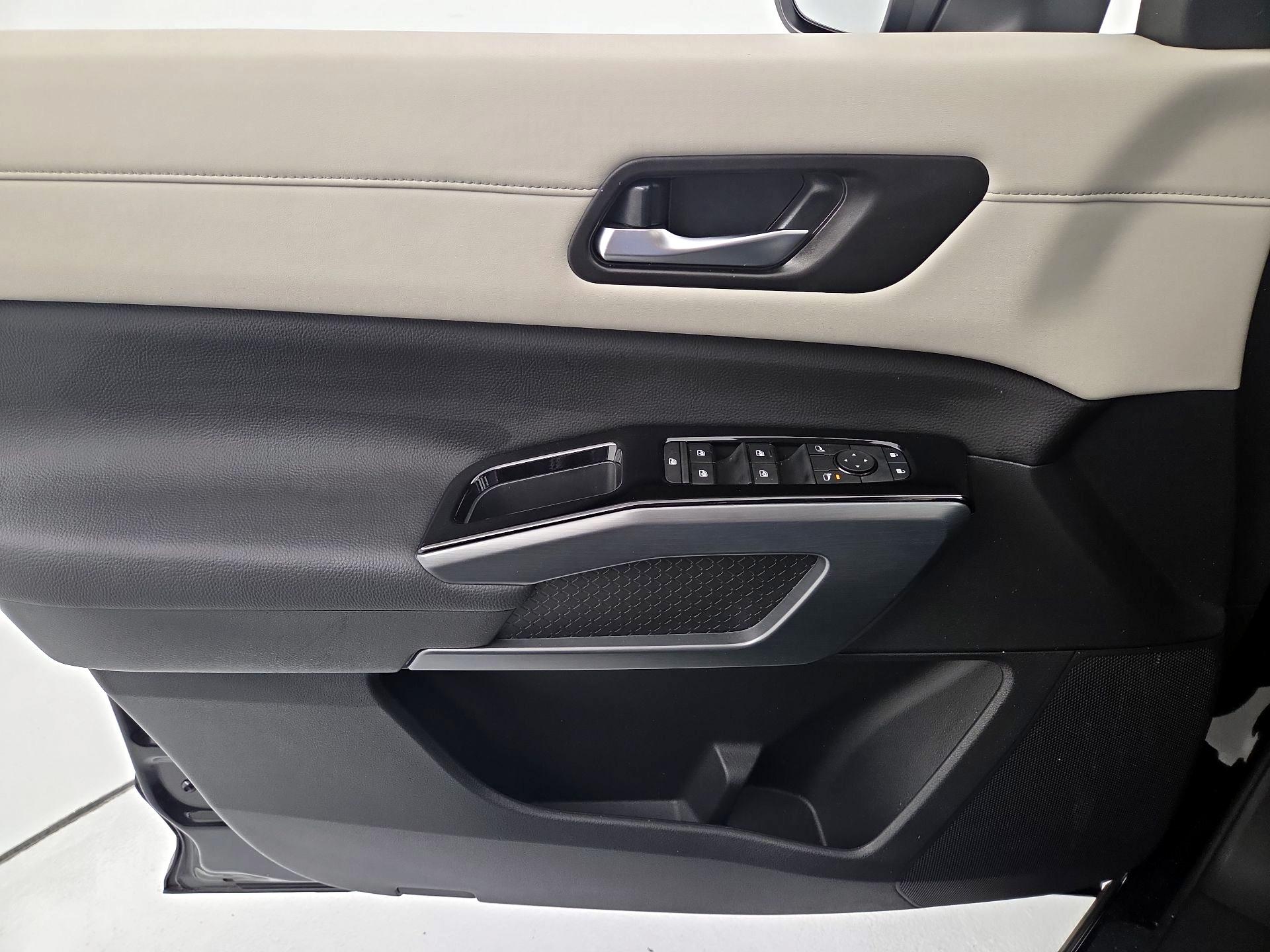 Thumbnail: 2025 Nissan Pathfinder - 12