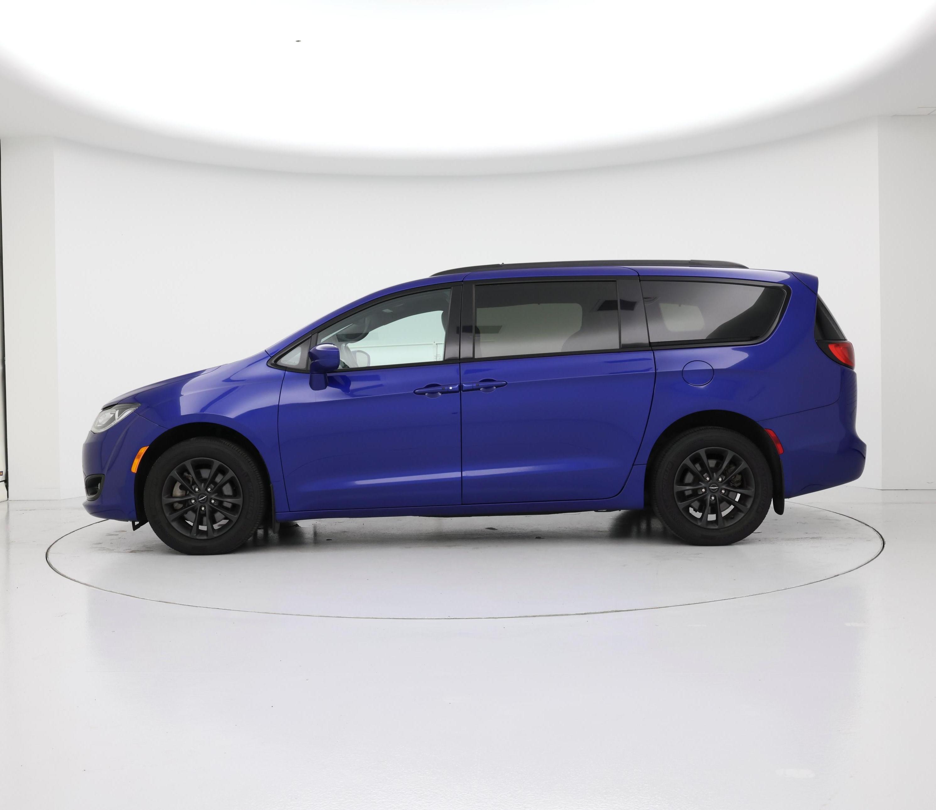 Thumbnail: 2020 Chrysler Pacifica - 3