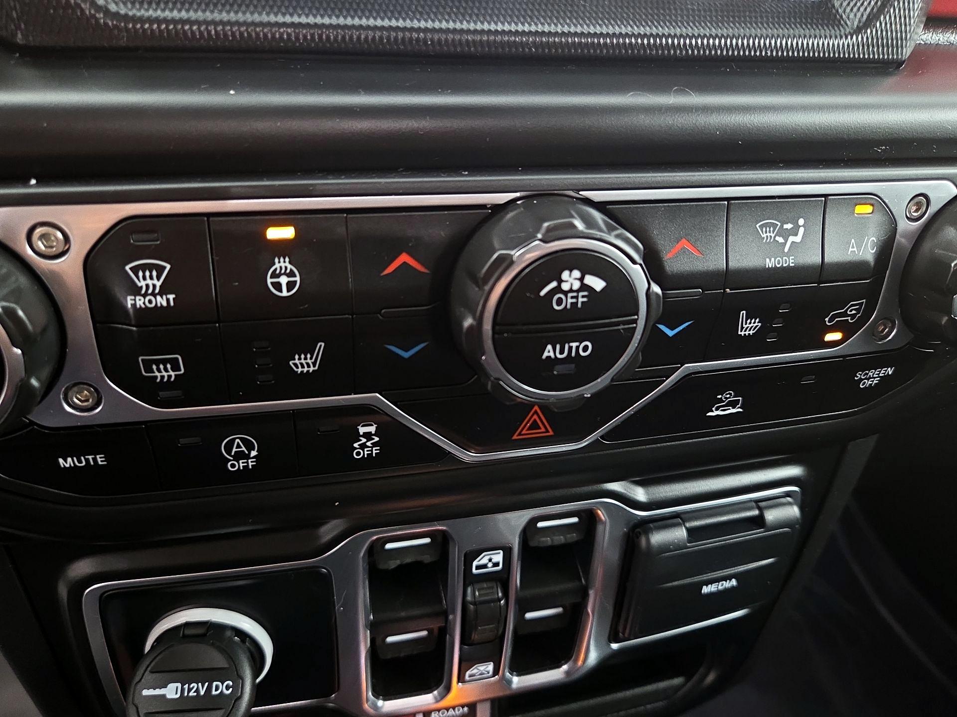 Thumbnail: 2023 Jeep Gladiator - 17