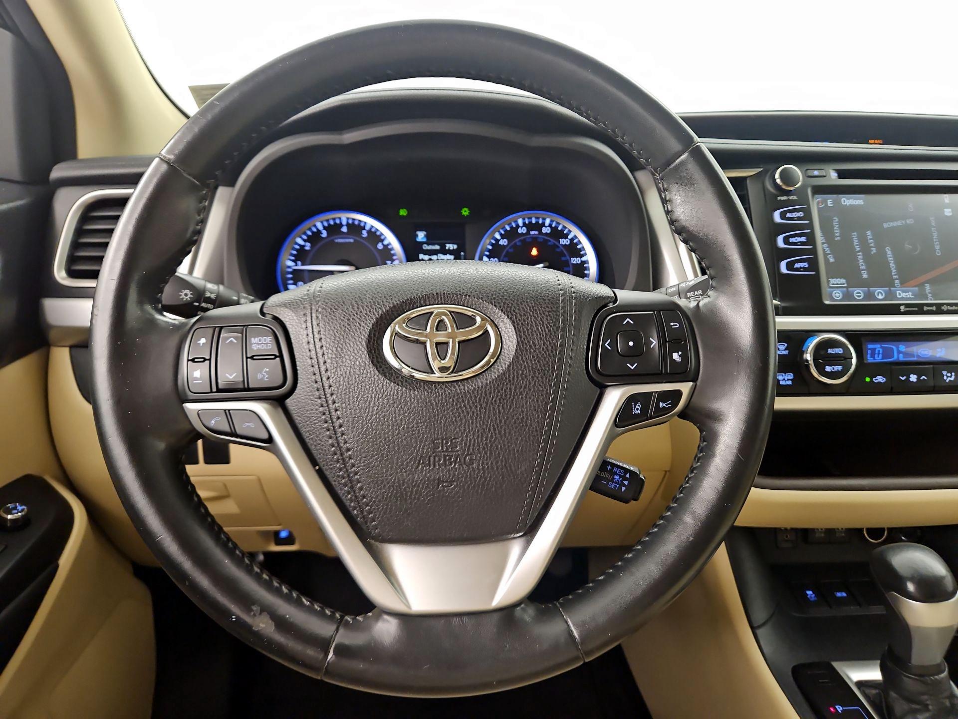 Thumbnail: 2017 Toyota Highlander - 10