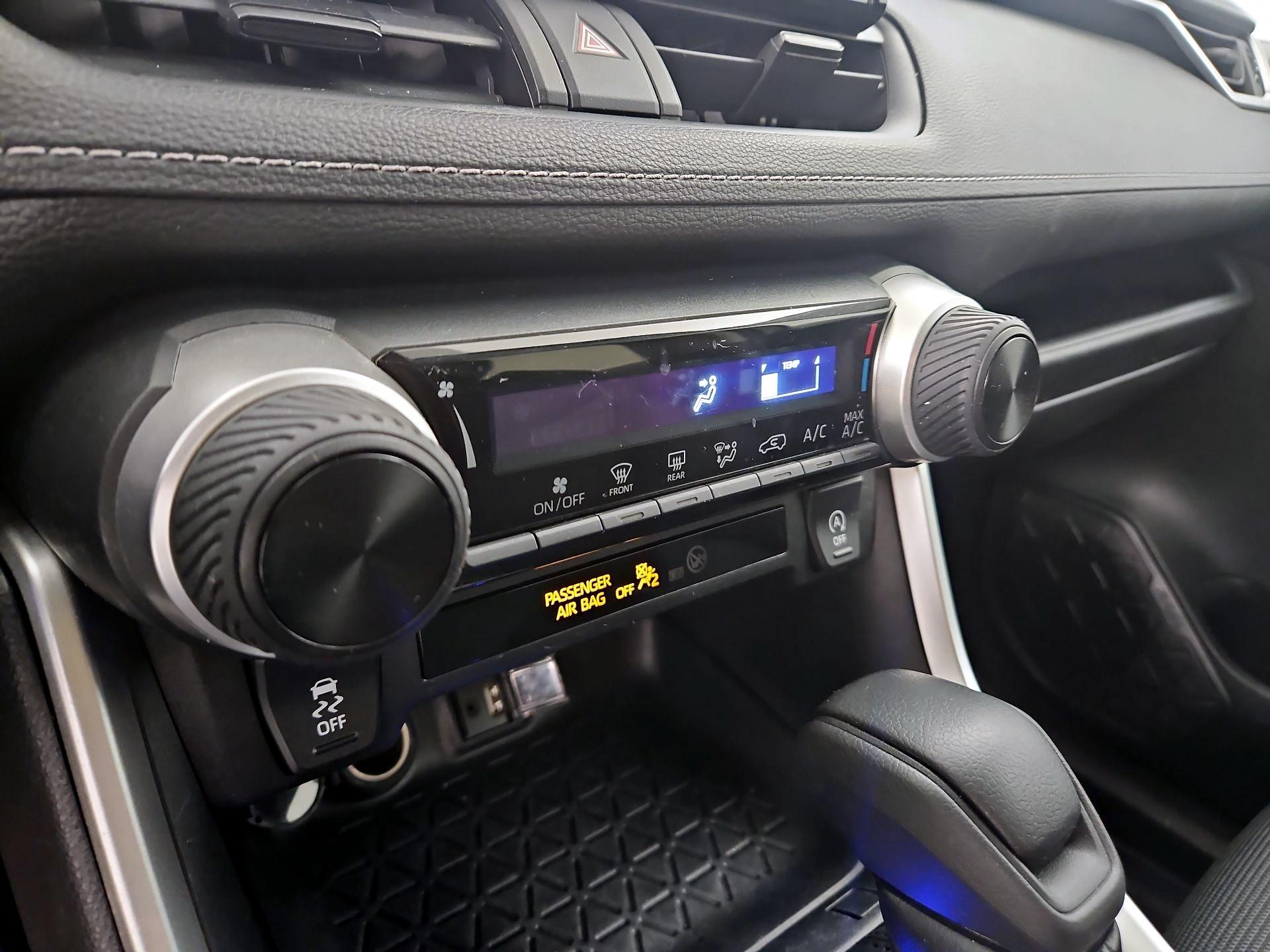 Thumbnail: 2019 Toyota RAV4 - 16