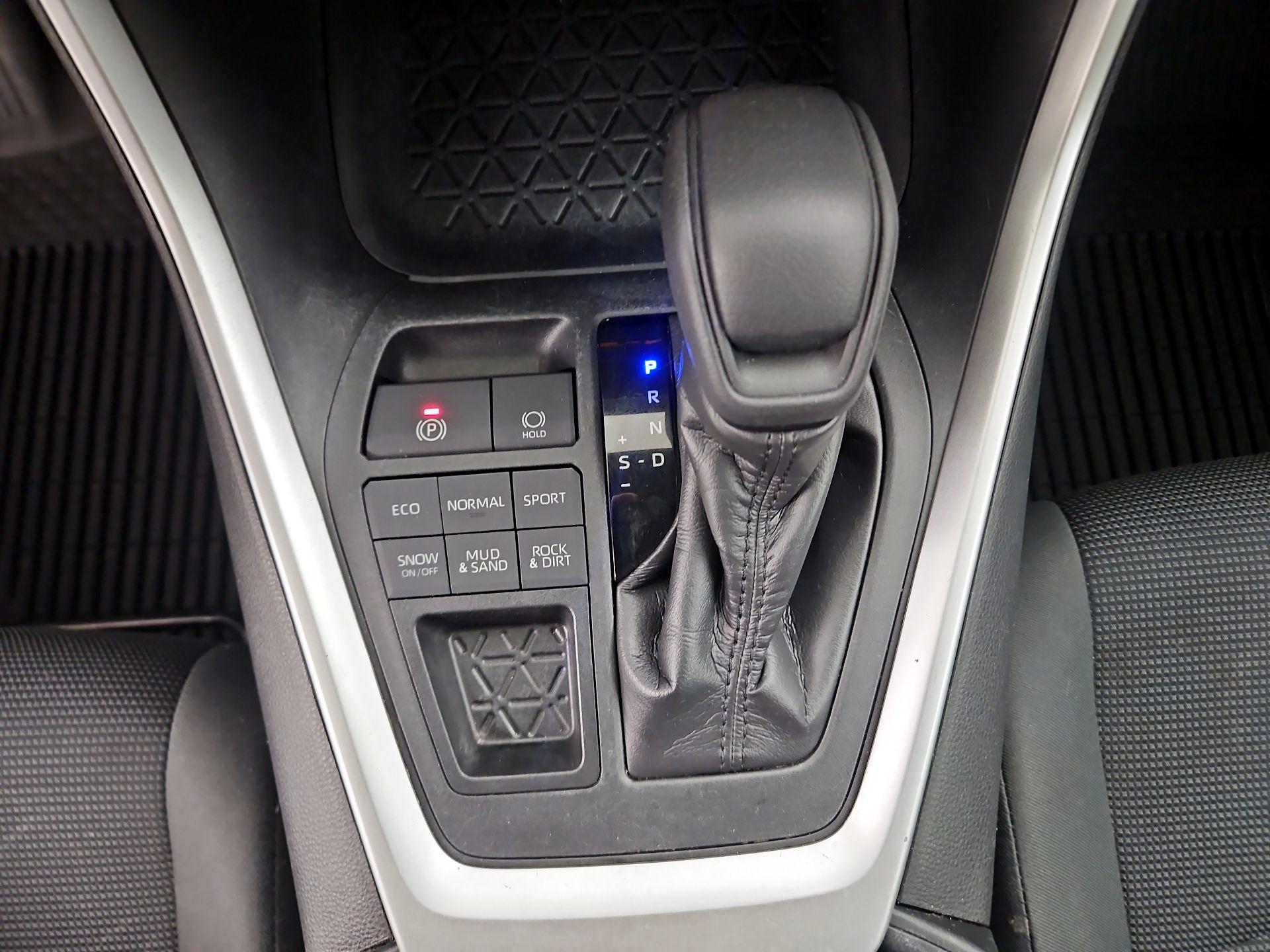 Thumbnail: 2019 Toyota RAV4 - 17