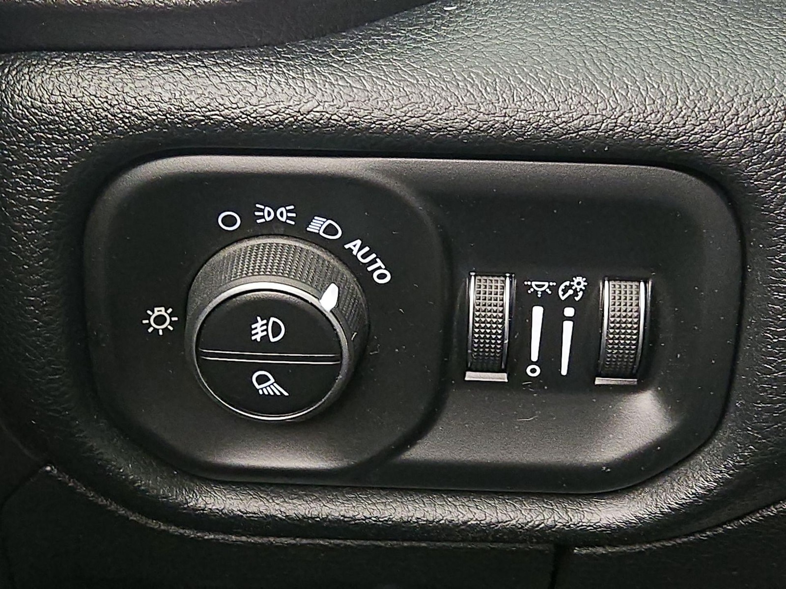 2020 RAM Ram 1500 Pickup Laramie - Photo 14