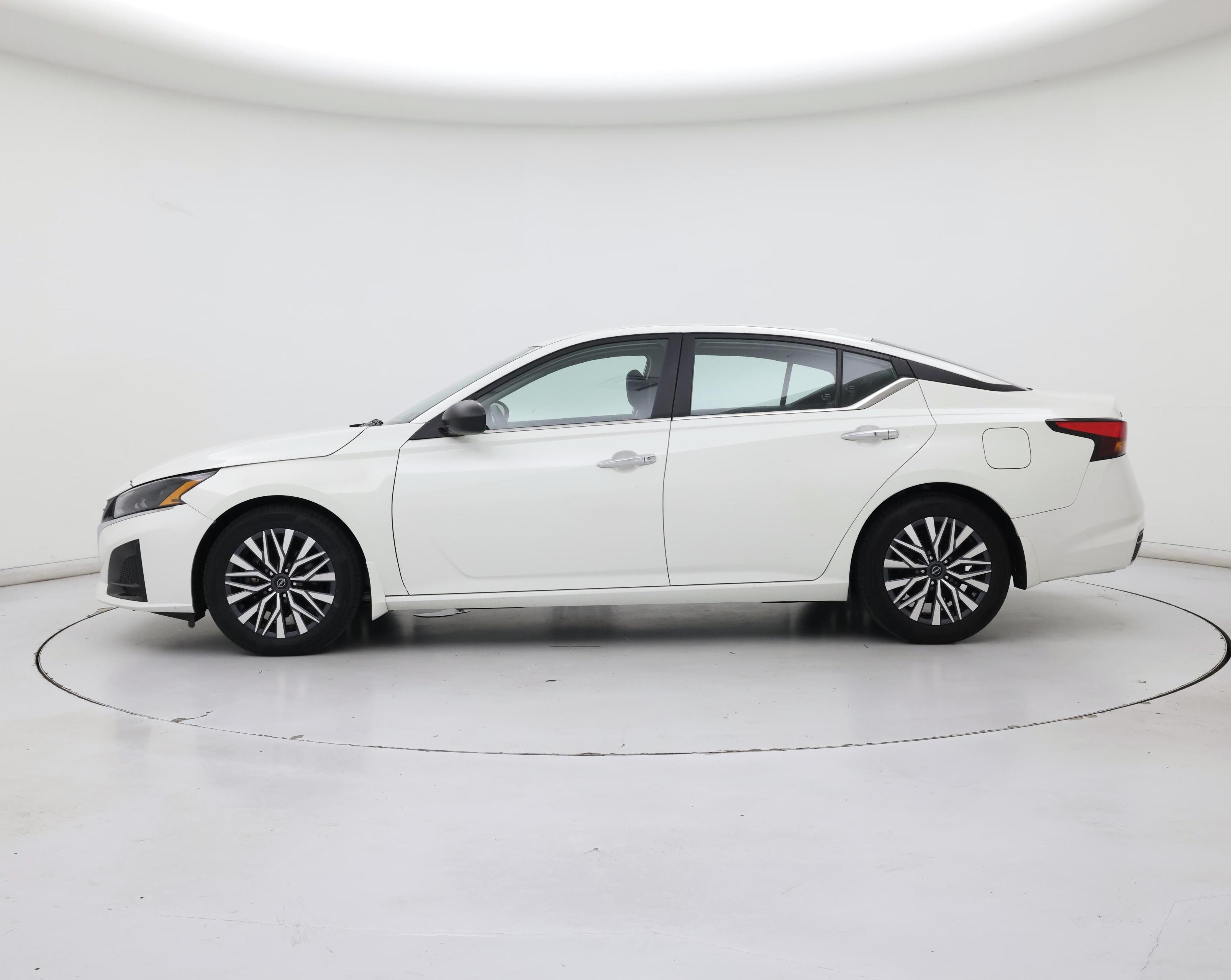 Thumbnail: 2023 Nissan Altima - 3