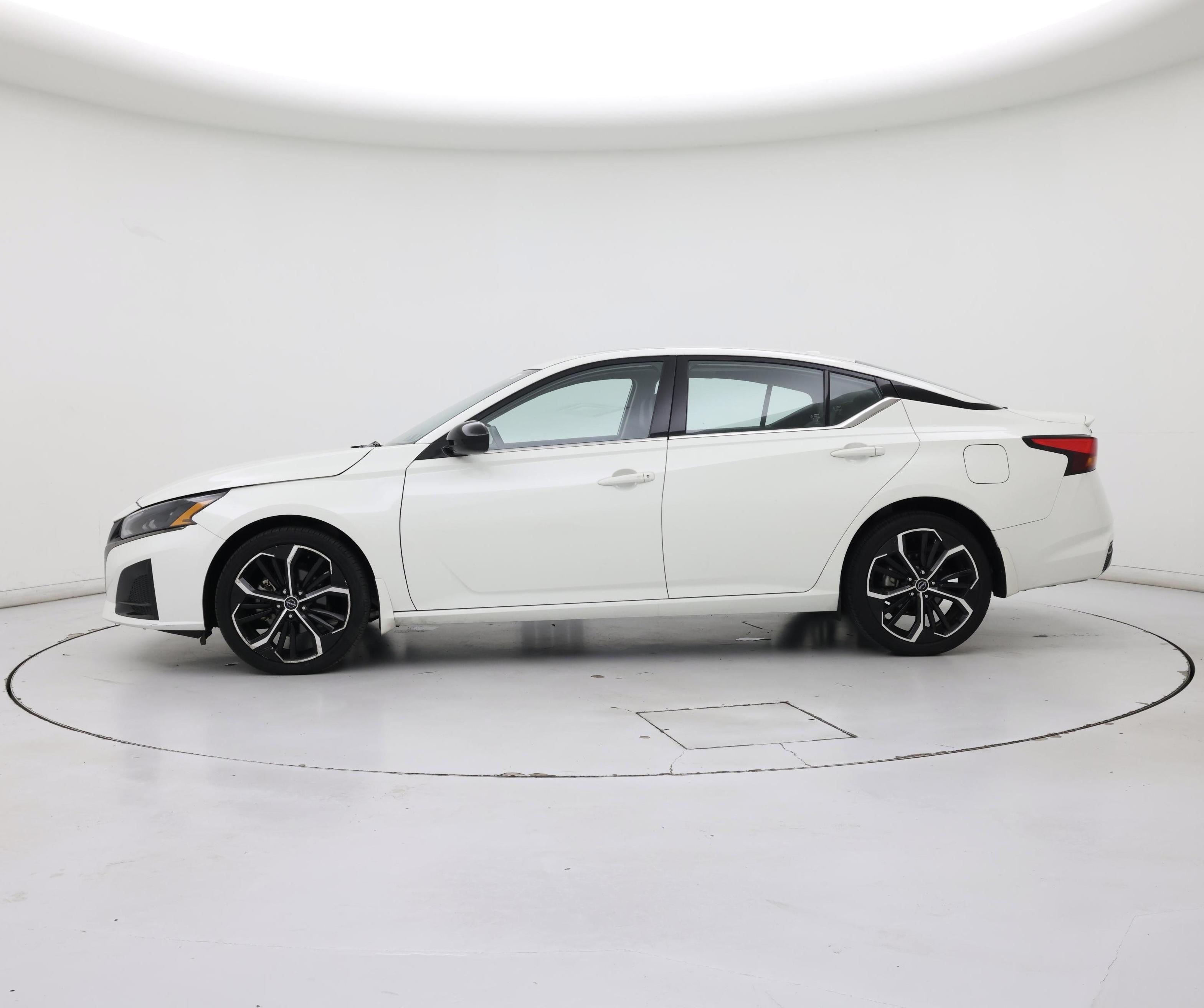 Thumbnail: 2023 Nissan Altima - 3
