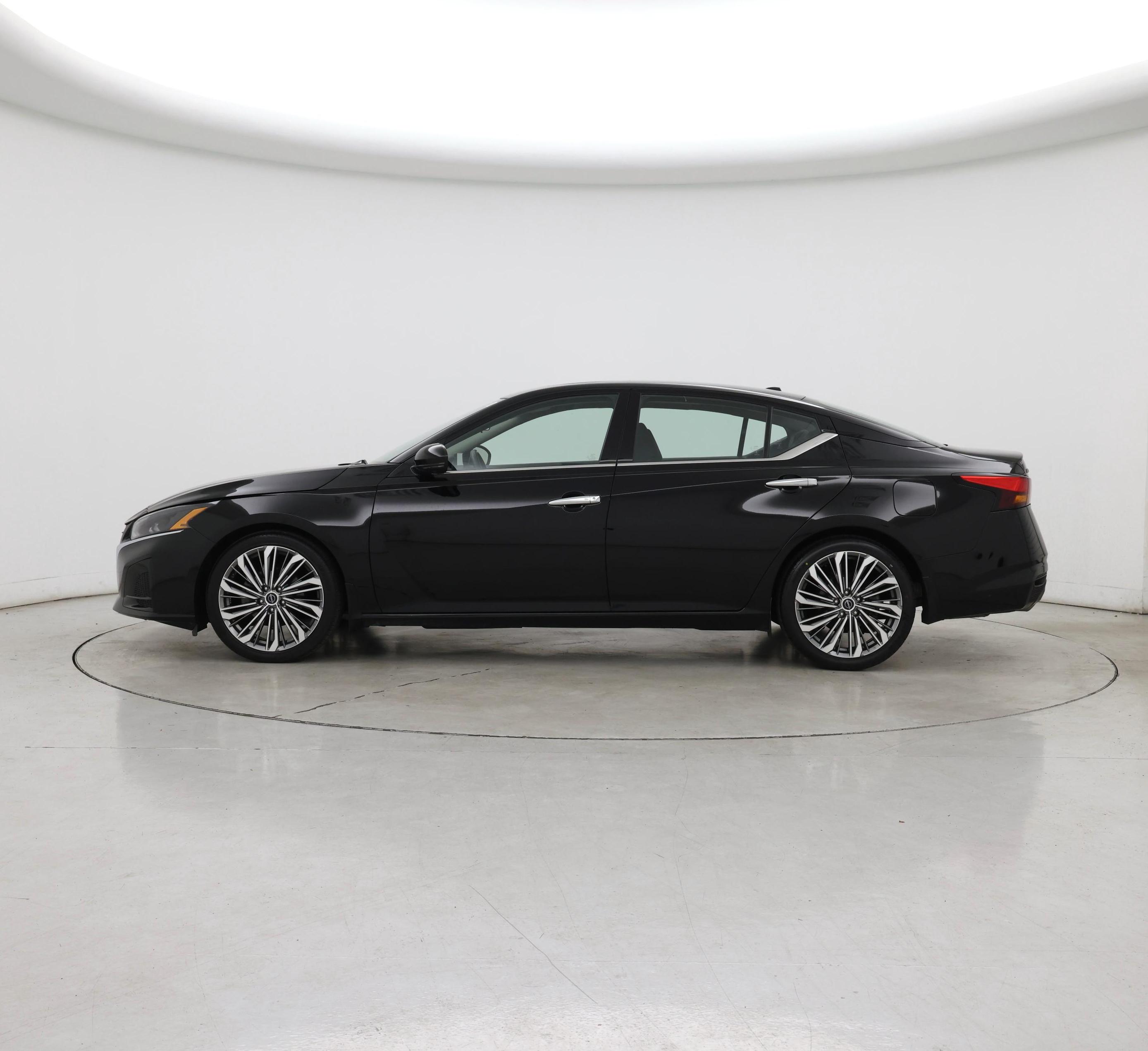 Thumbnail: 2023 Nissan Altima - 3