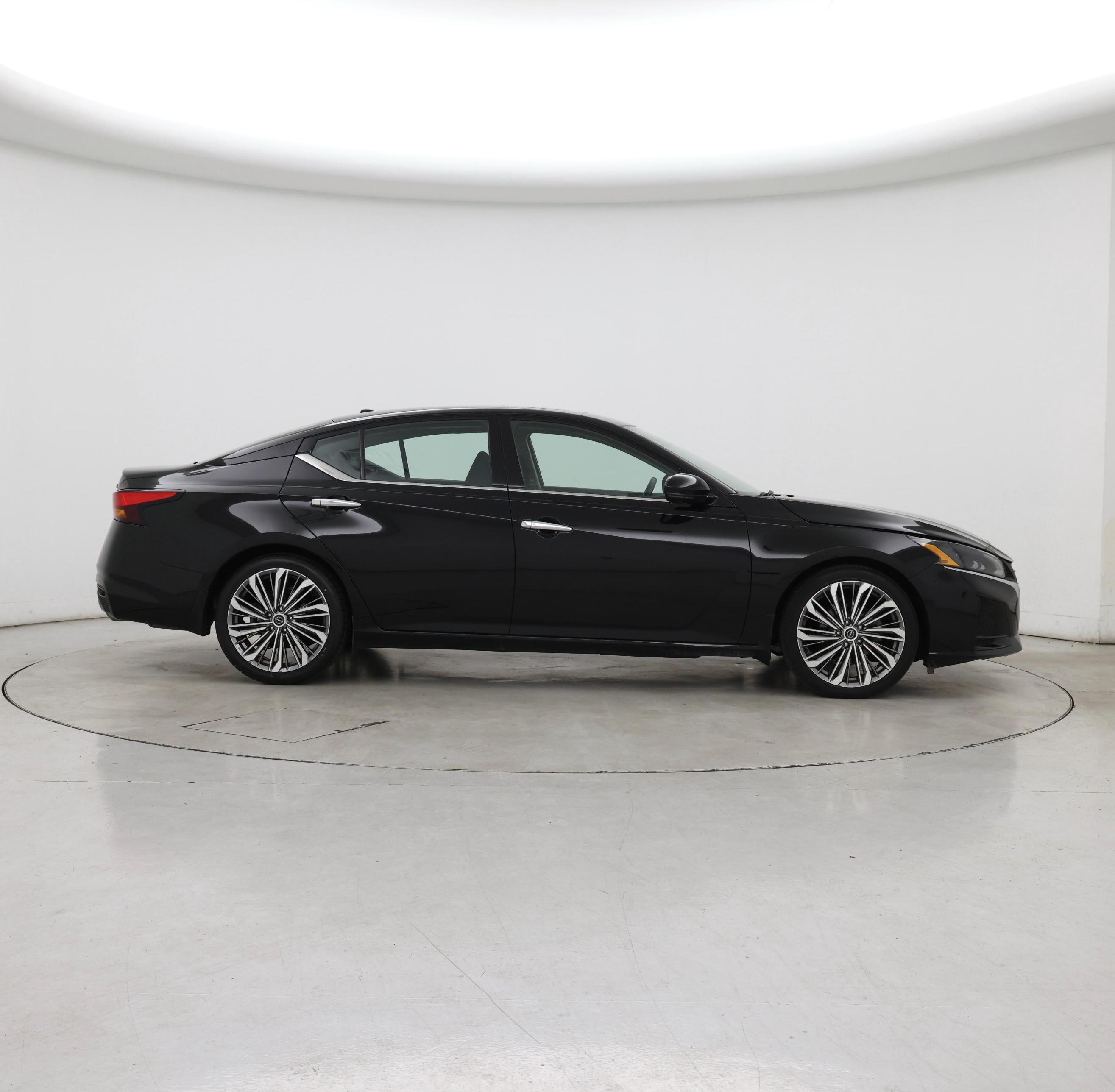 Thumbnail: 2023 Nissan Altima - 7