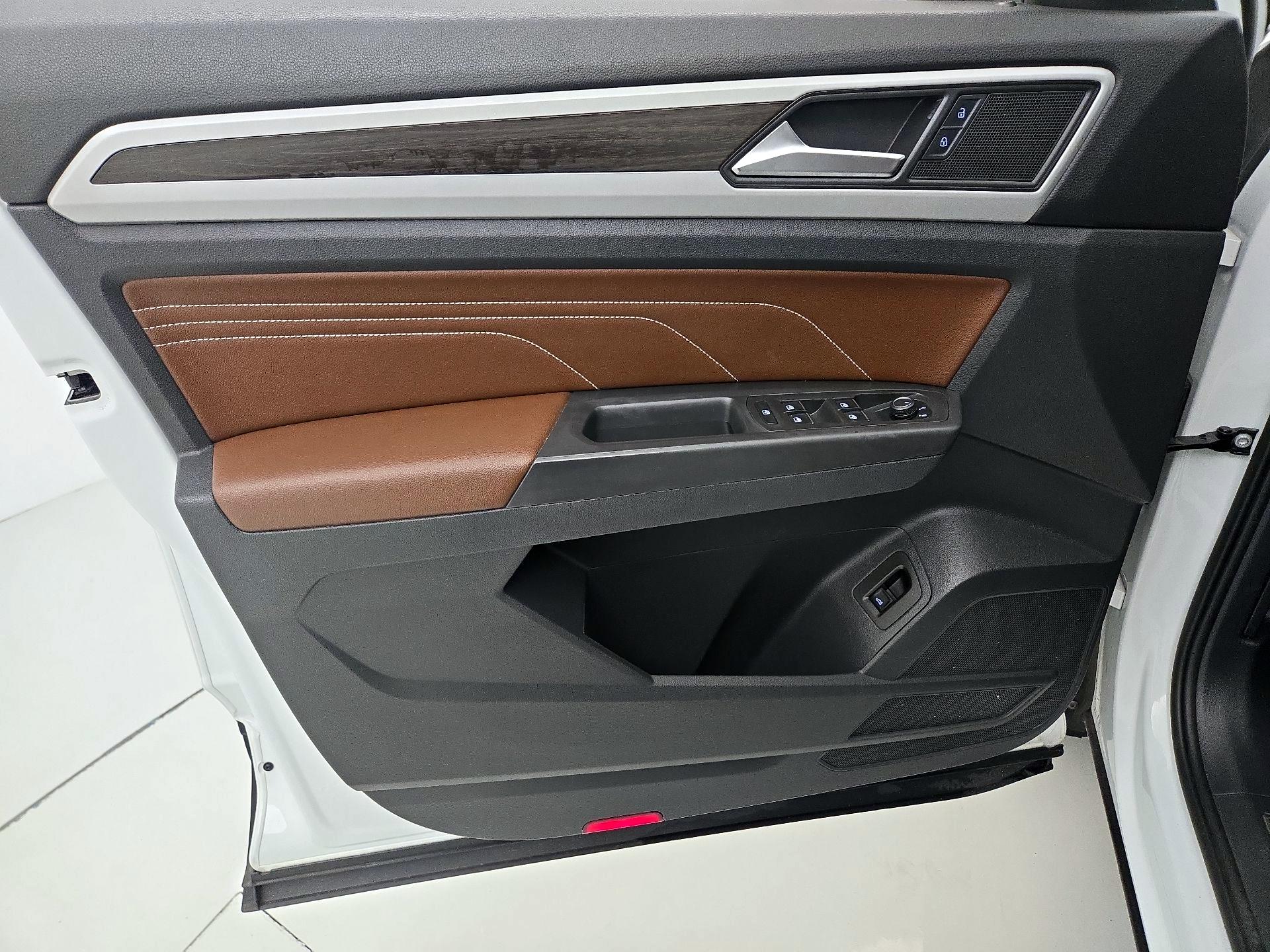 Thumbnail: 2022 Volkswagen Atlas - 12