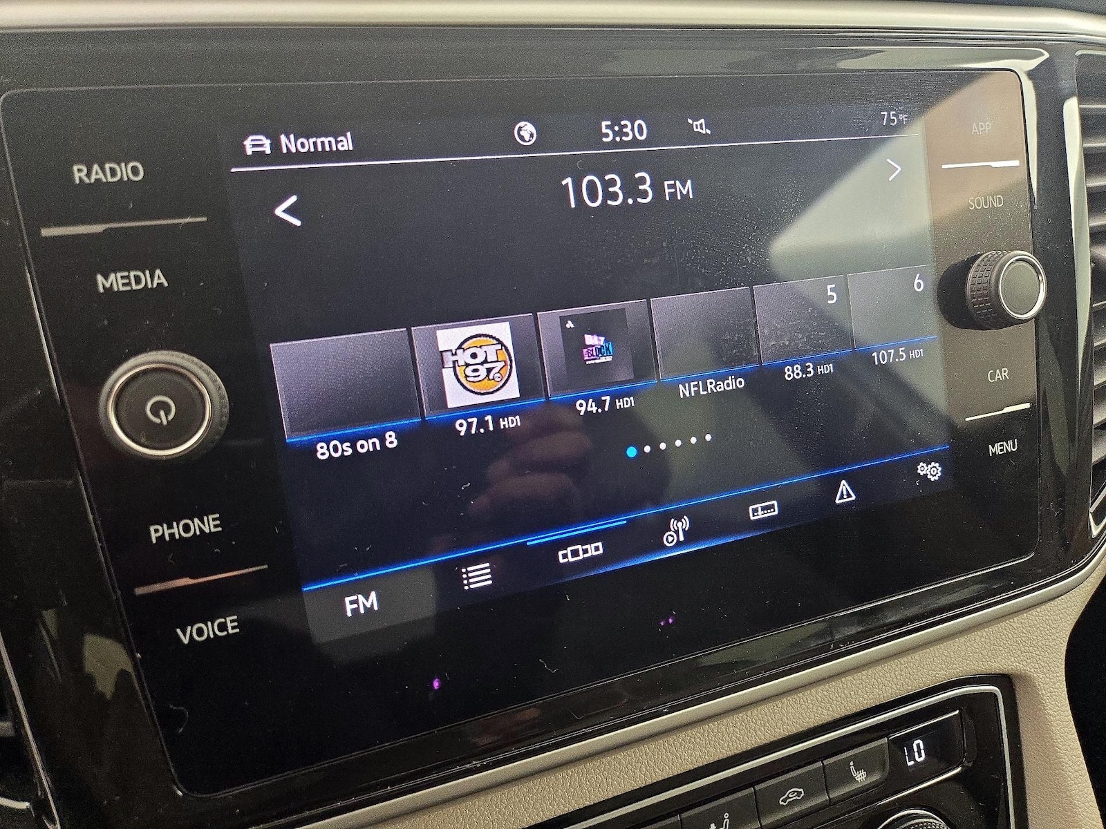 2023 Volkswagen Atlas SE w/Tech - Photo 16
