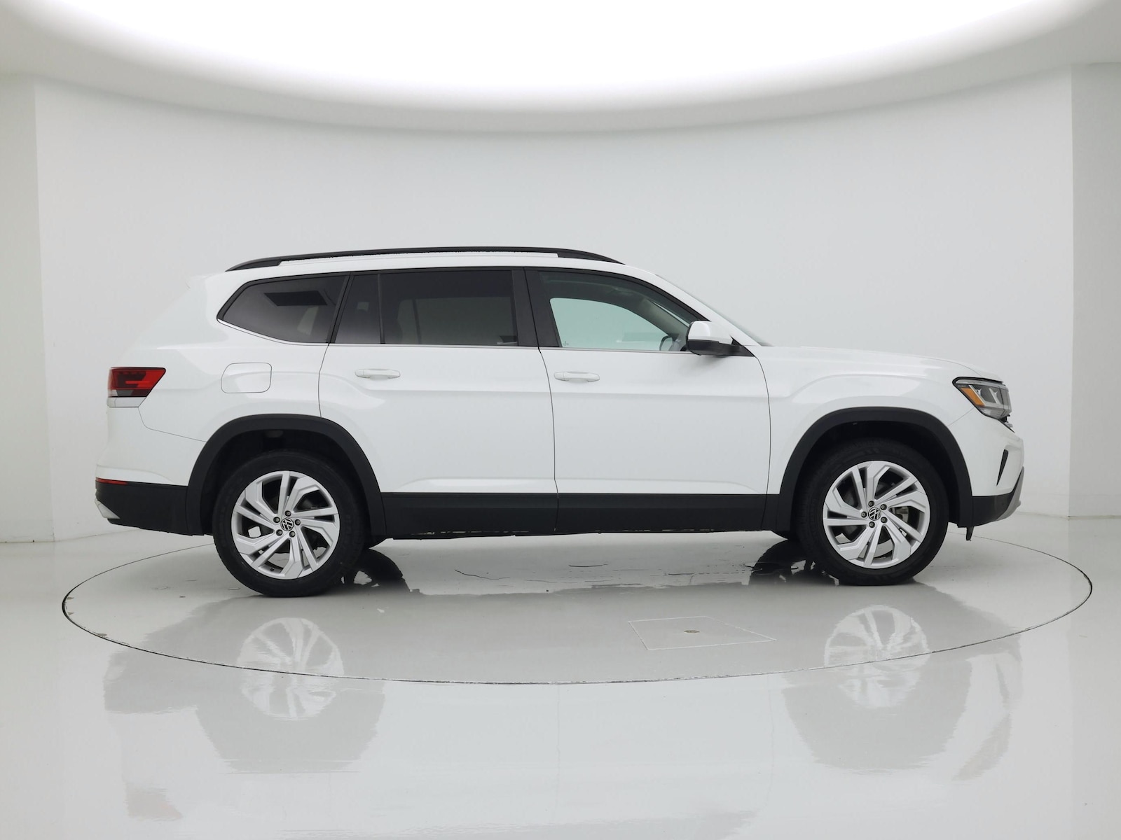 2023 Volkswagen Atlas SE w/Tech - Photo 8