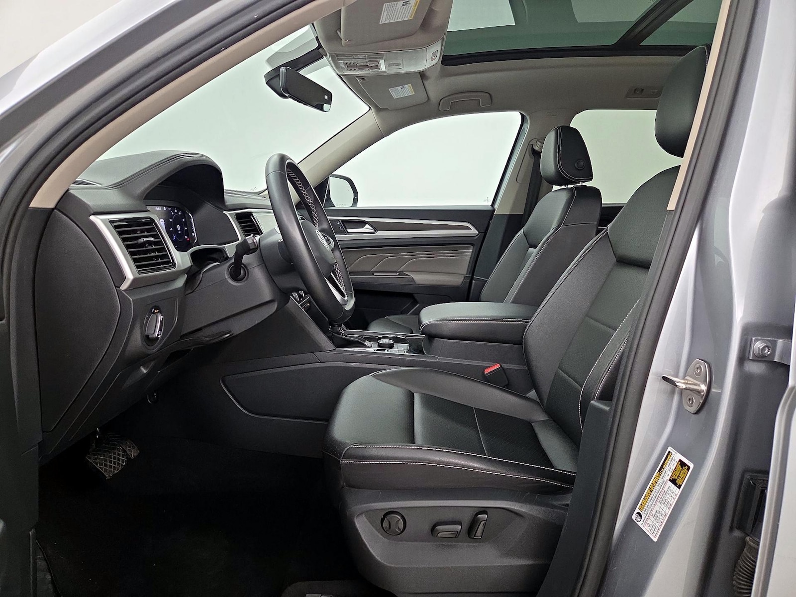 2023 Volkswagen Atlas SE w/Tech - Photo 12