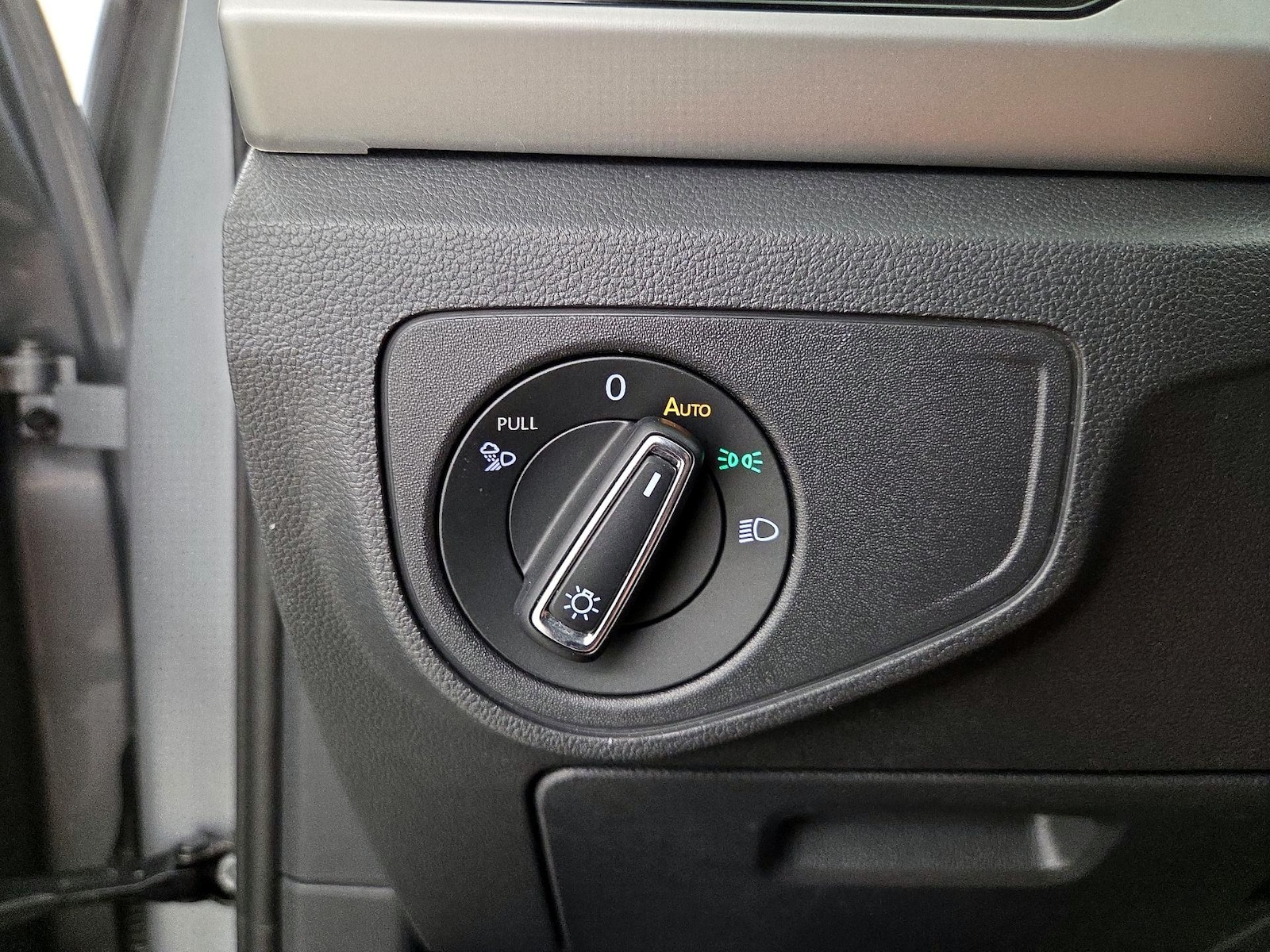 2023 Volkswagen Atlas SE w/Tech - Photo 14