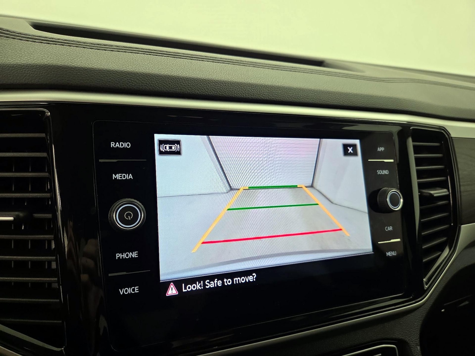 2023 Volkswagen Atlas SE w/Tech - Photo 15