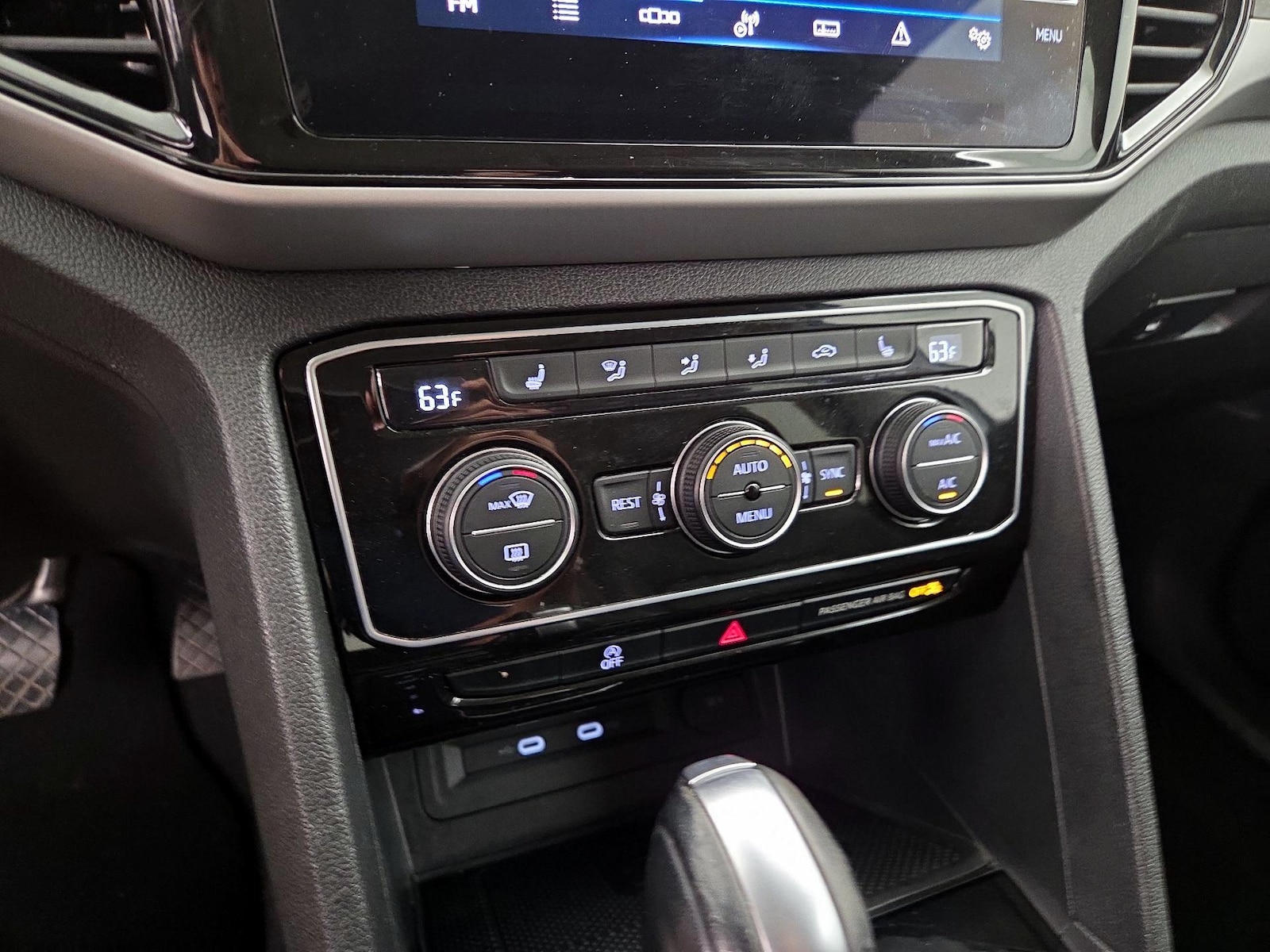 2023 Volkswagen Atlas SE w/Tech - Photo 17